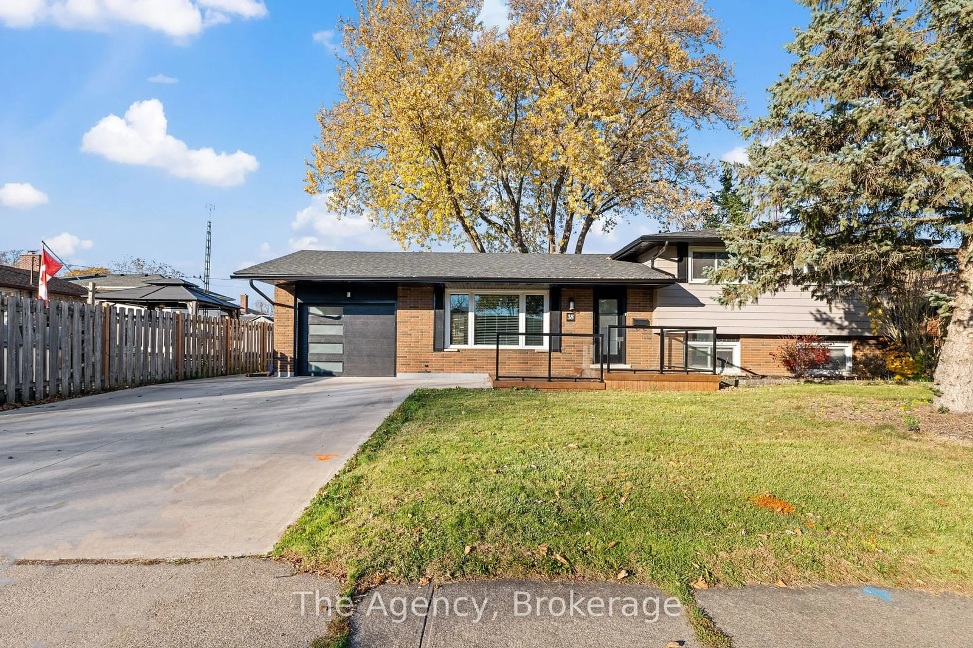 Home with brick exterior material for 38 Martha Crt, Welland Ontario L3C 4N2