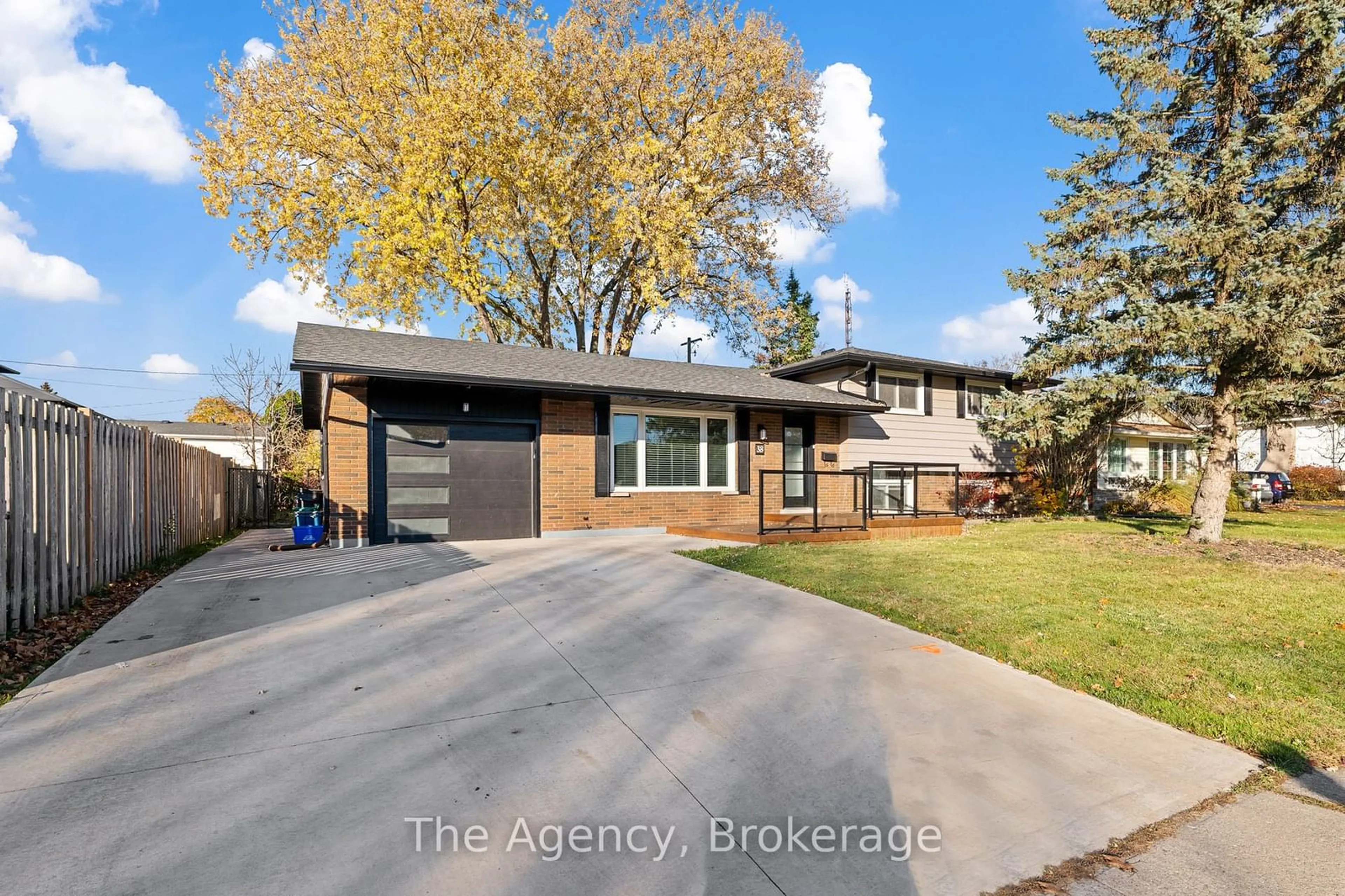 Frontside or backside of a home, the street view for 38 Martha Crt, Welland Ontario L3C 4N2