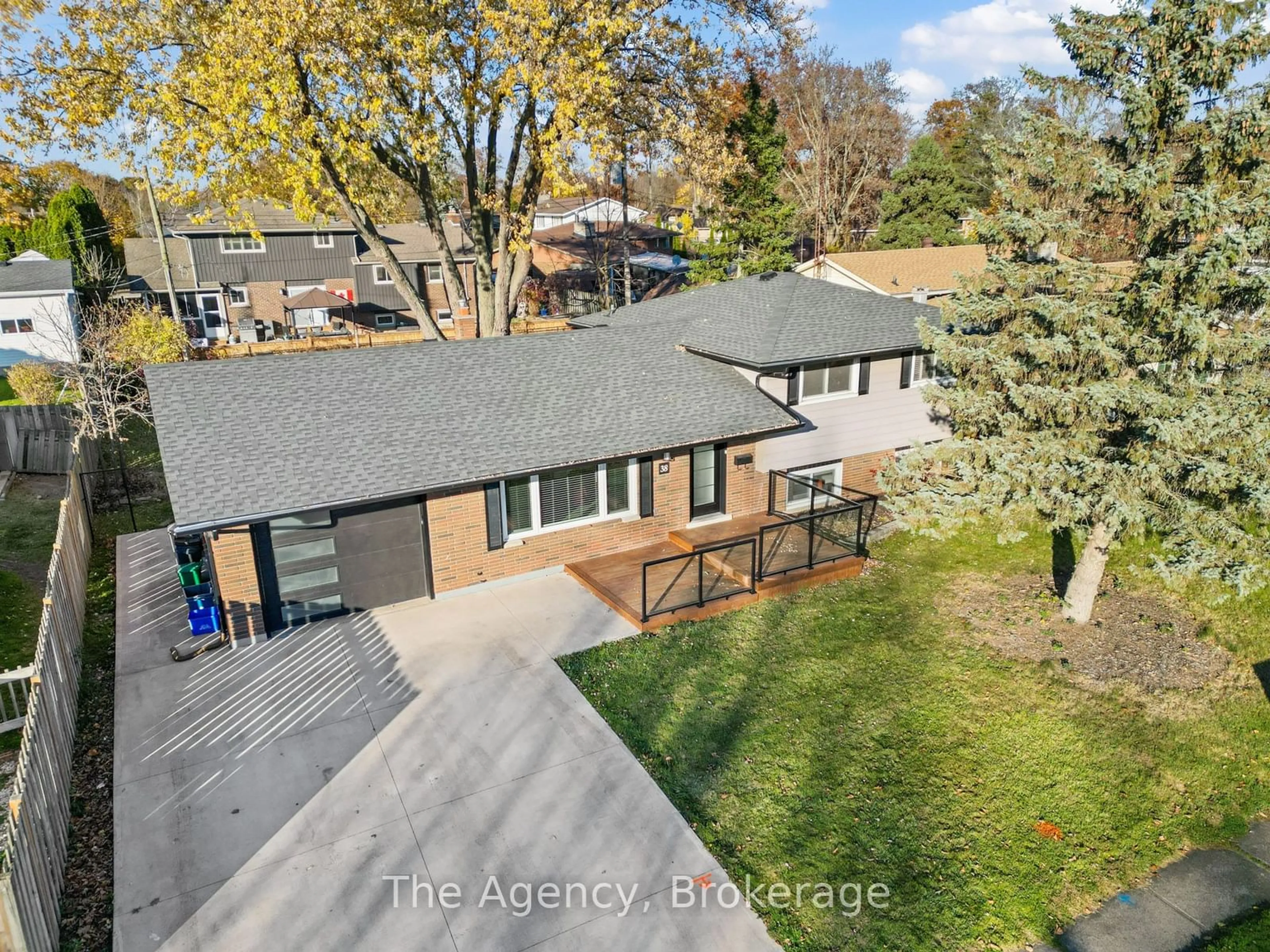 Frontside or backside of a home, the street view for 38 Martha Crt, Welland Ontario L3C 4N2