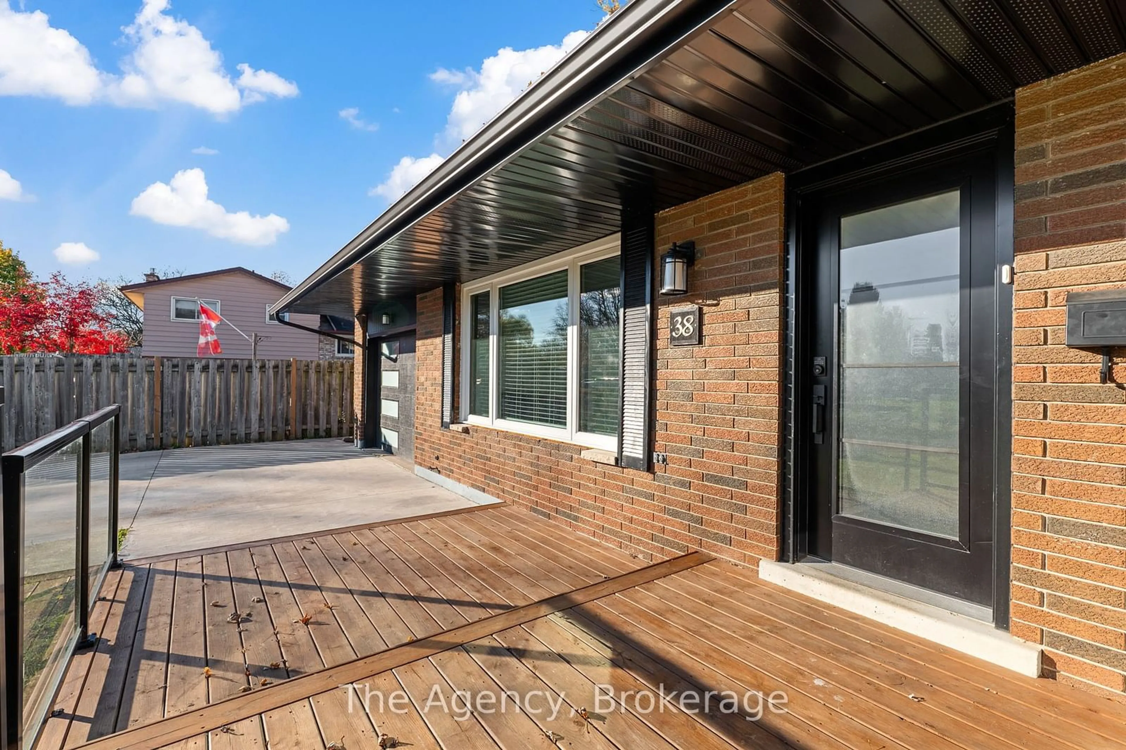 Other indoor space, wood floors for 38 Martha Crt, Welland Ontario L3C 4N2