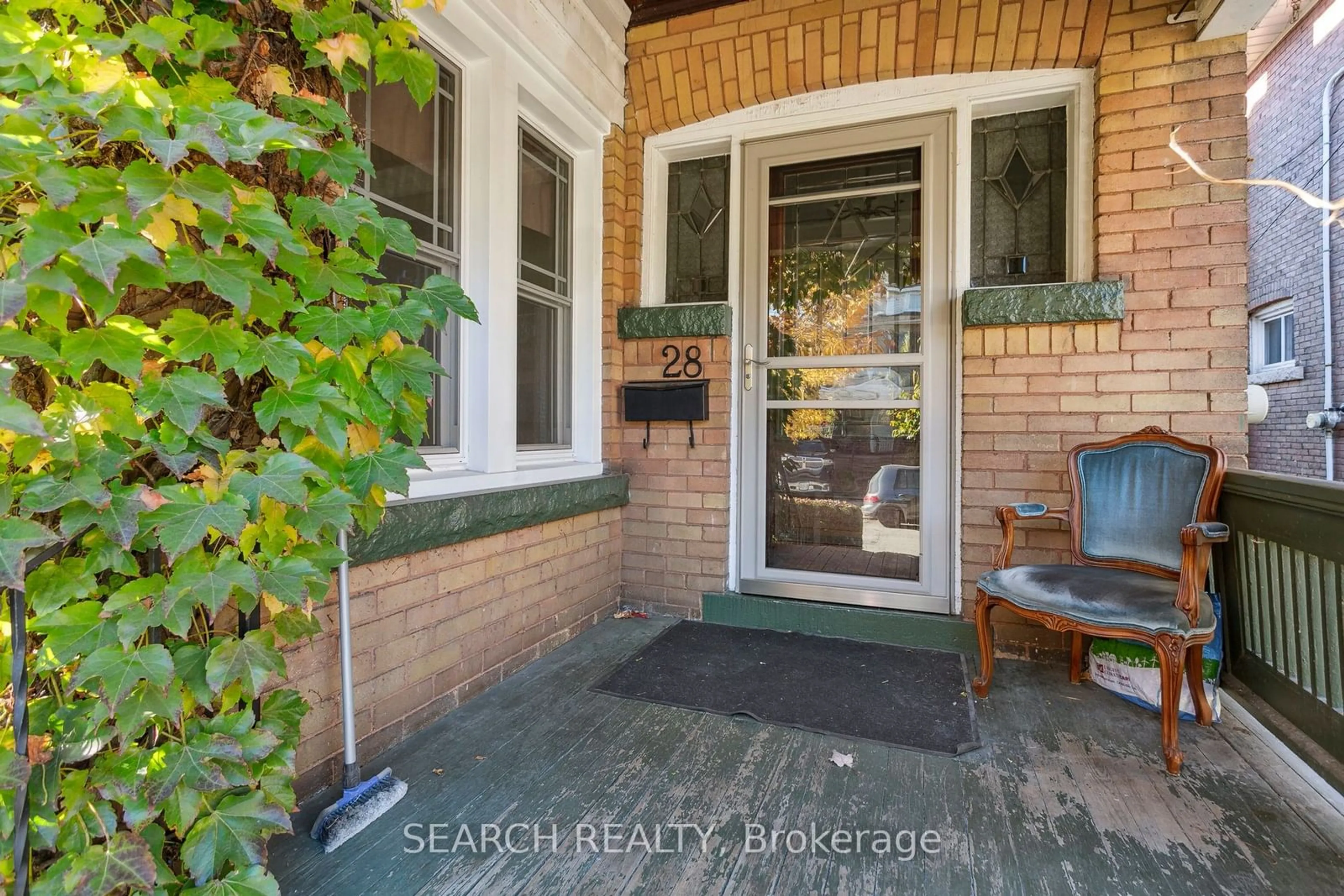 Indoor entryway, wood floors for 28 Hilda Ave, Hamilton Ontario L8M 3E6