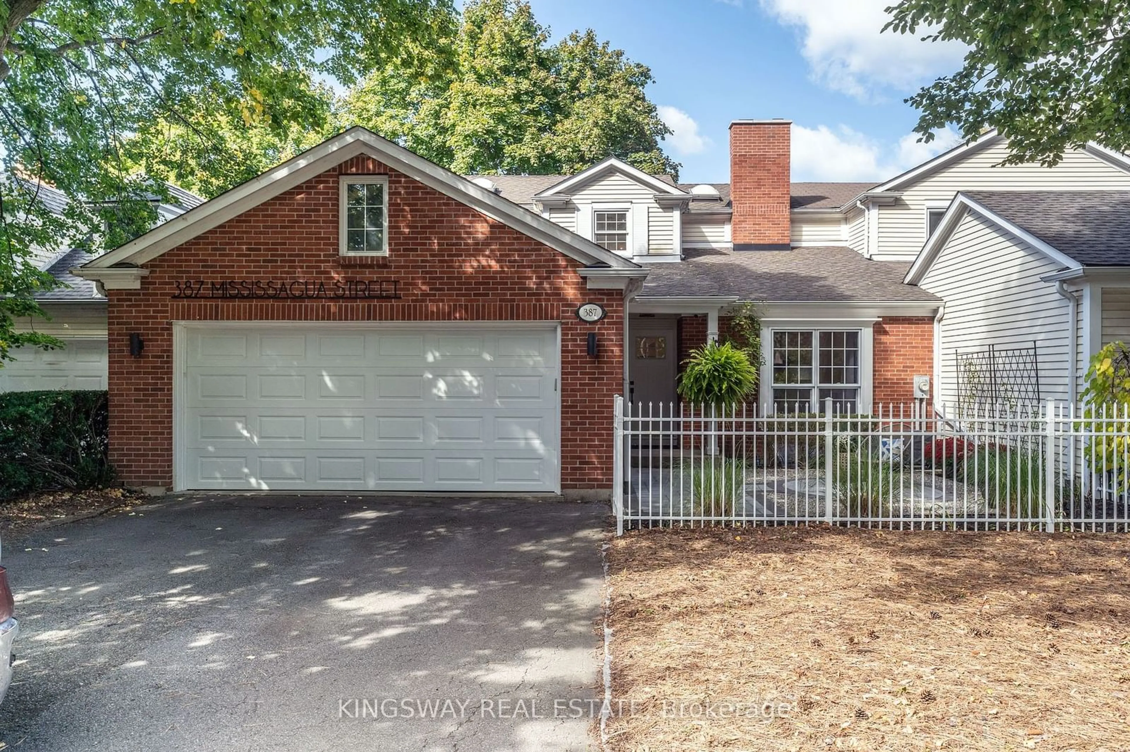 Home with brick exterior material for 387 Mississagua St, Niagara-on-the-Lake Ontario L0S 1J0