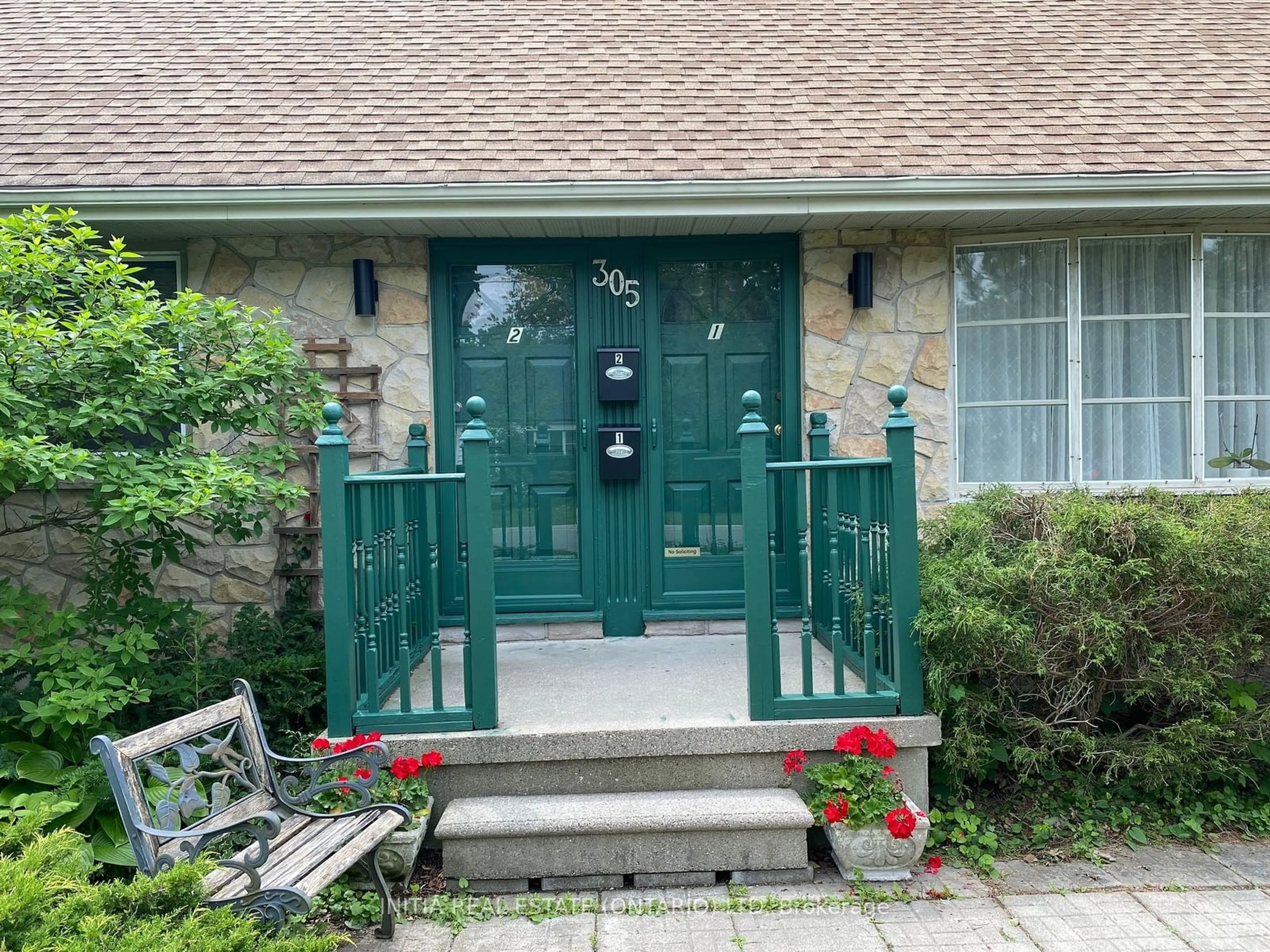 Indoor entryway, wood floors for 305 Belfield St, London Ontario N5Y 2J9