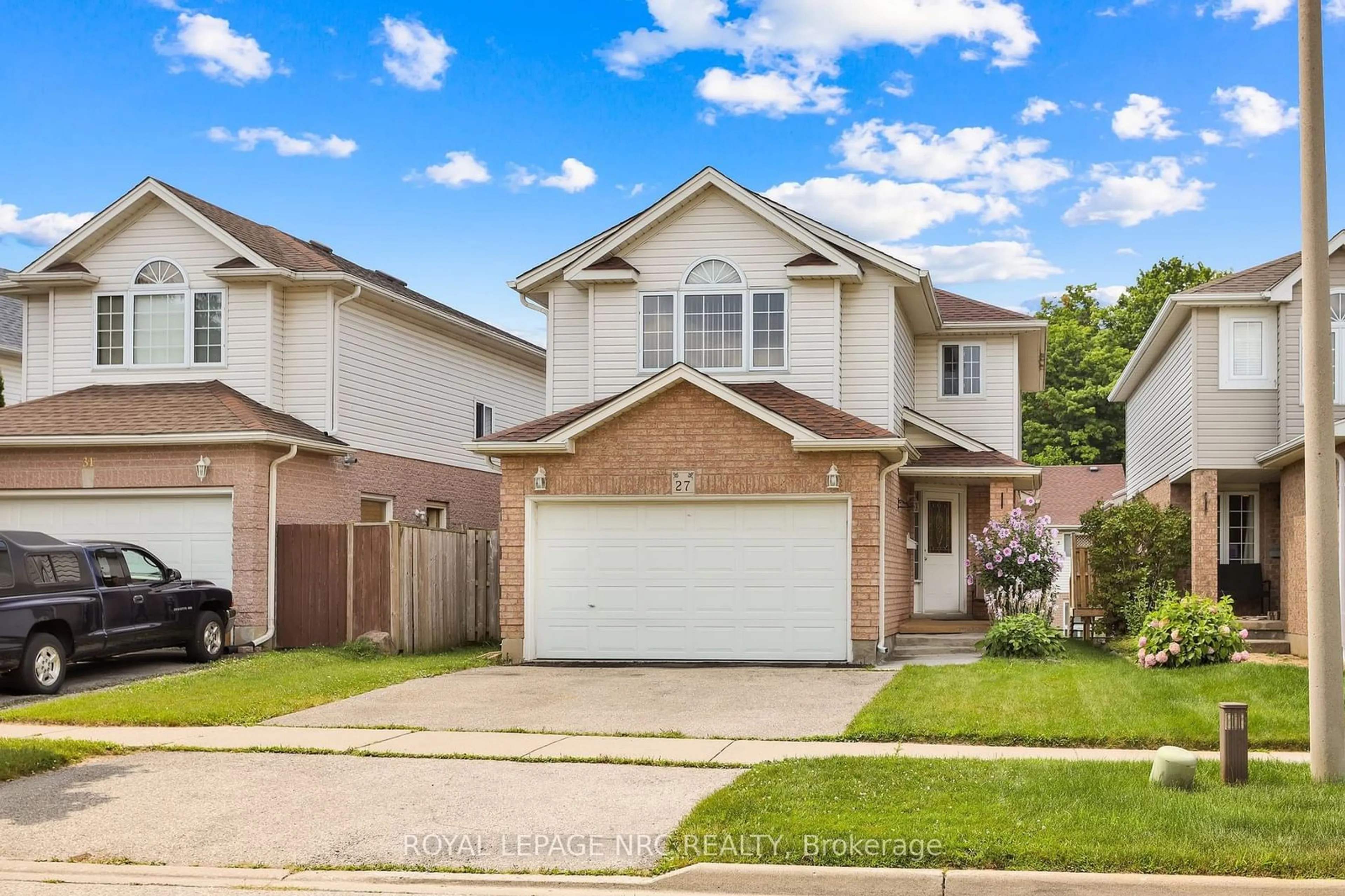 Frontside or backside of a home, the street view for 27 Hollyridge Cres, Kitchener Ontario N2N 3L8