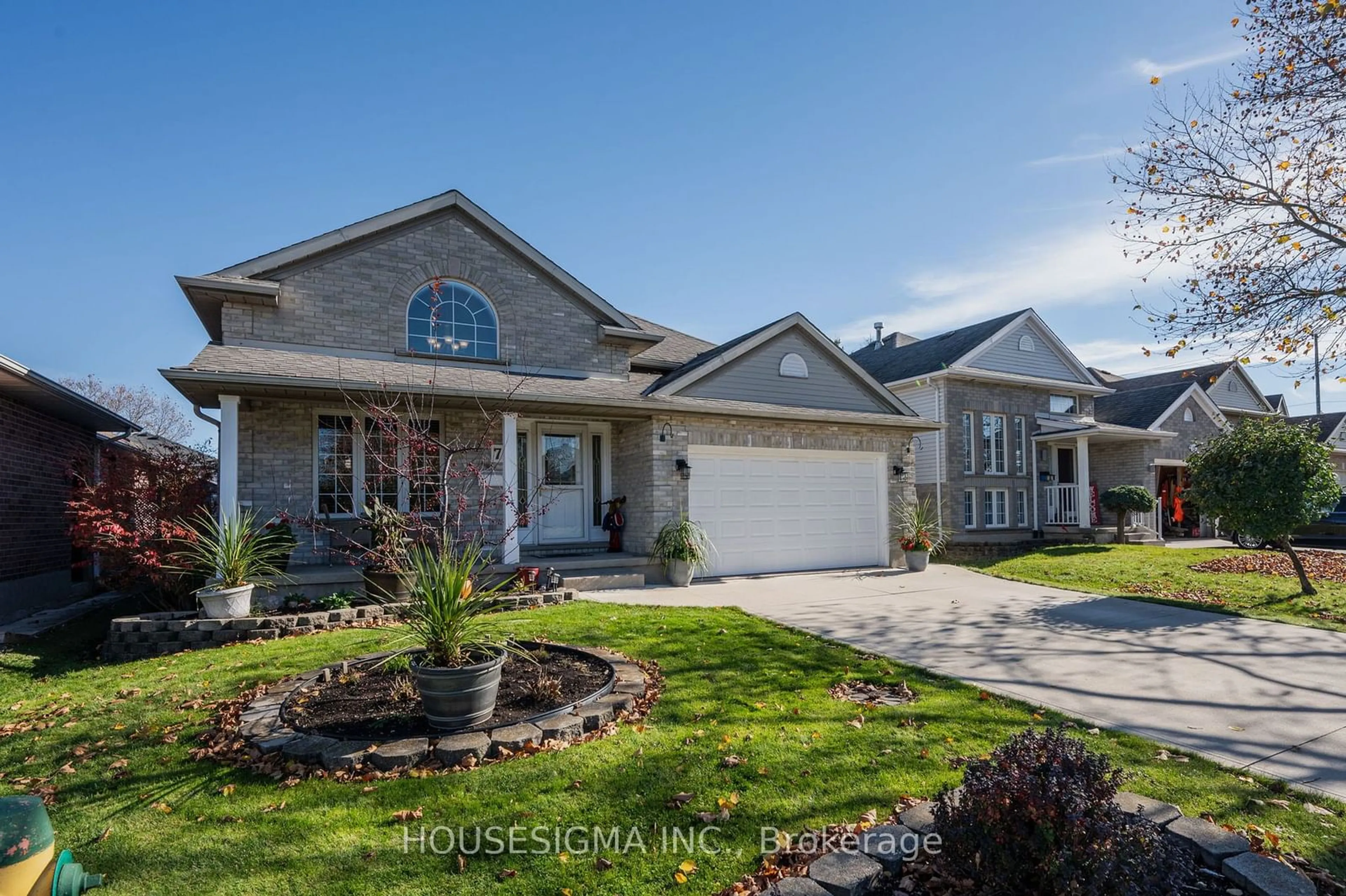 Frontside or backside of a home, cottage for 7 Rosethorn Crt, St. Thomas Ontario N5R 6C7