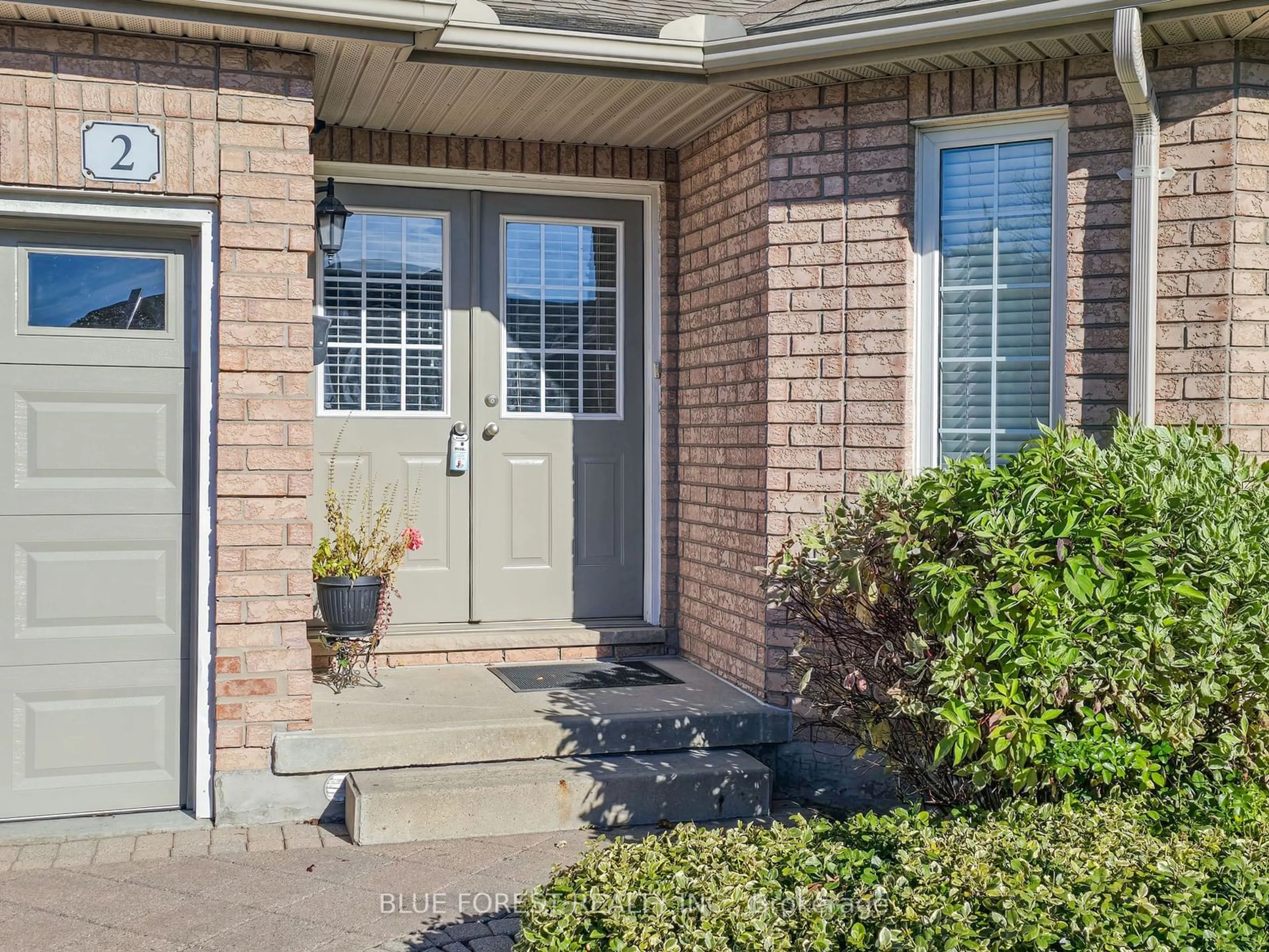 Indoor entryway, cement floor for 638 Wharncliffe Rd #2, London Ontario N6J 2N4