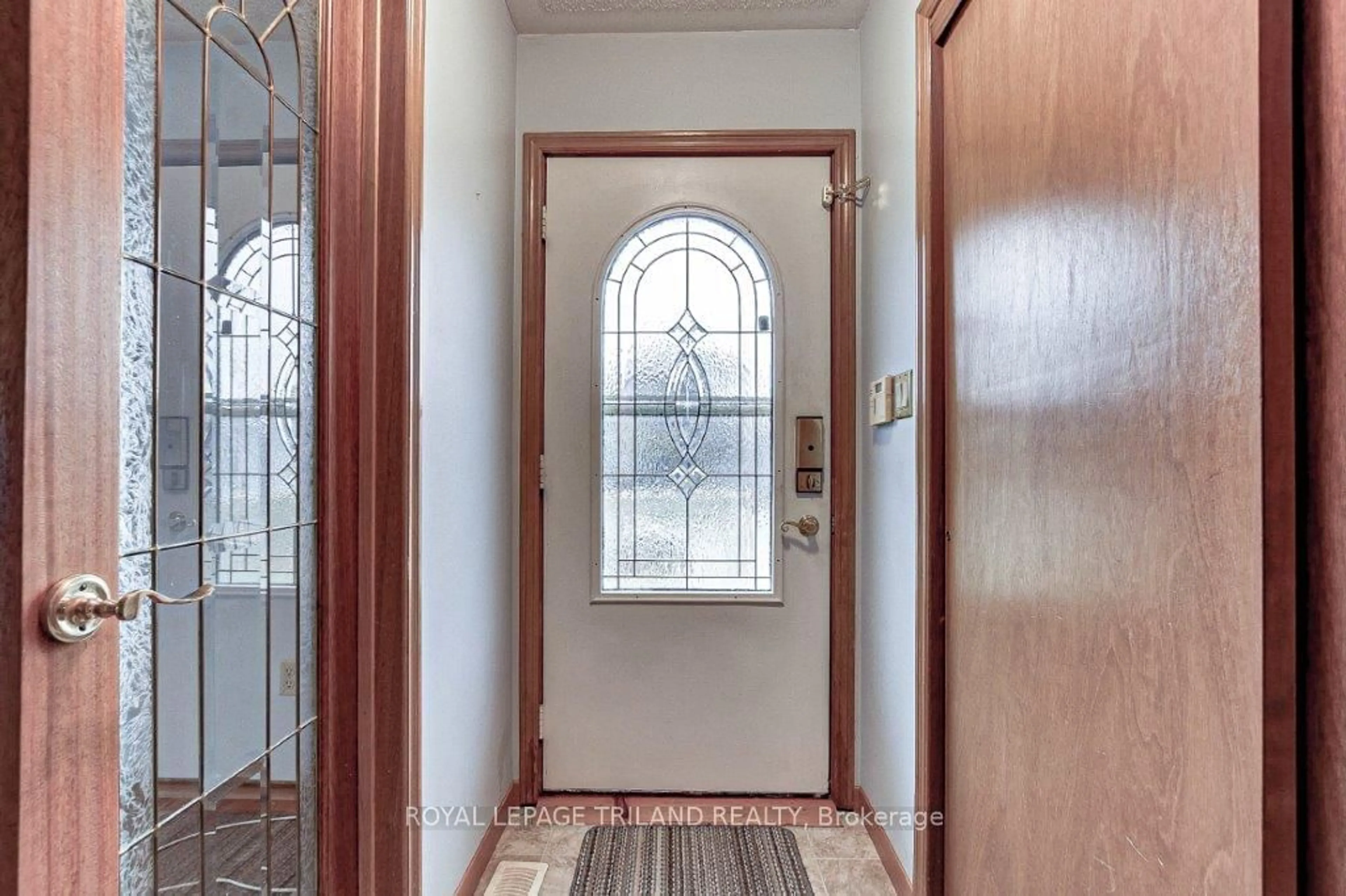 Indoor entryway, wood floors for 7 Ripley Lane, St. Thomas Ontario N5R 5X1