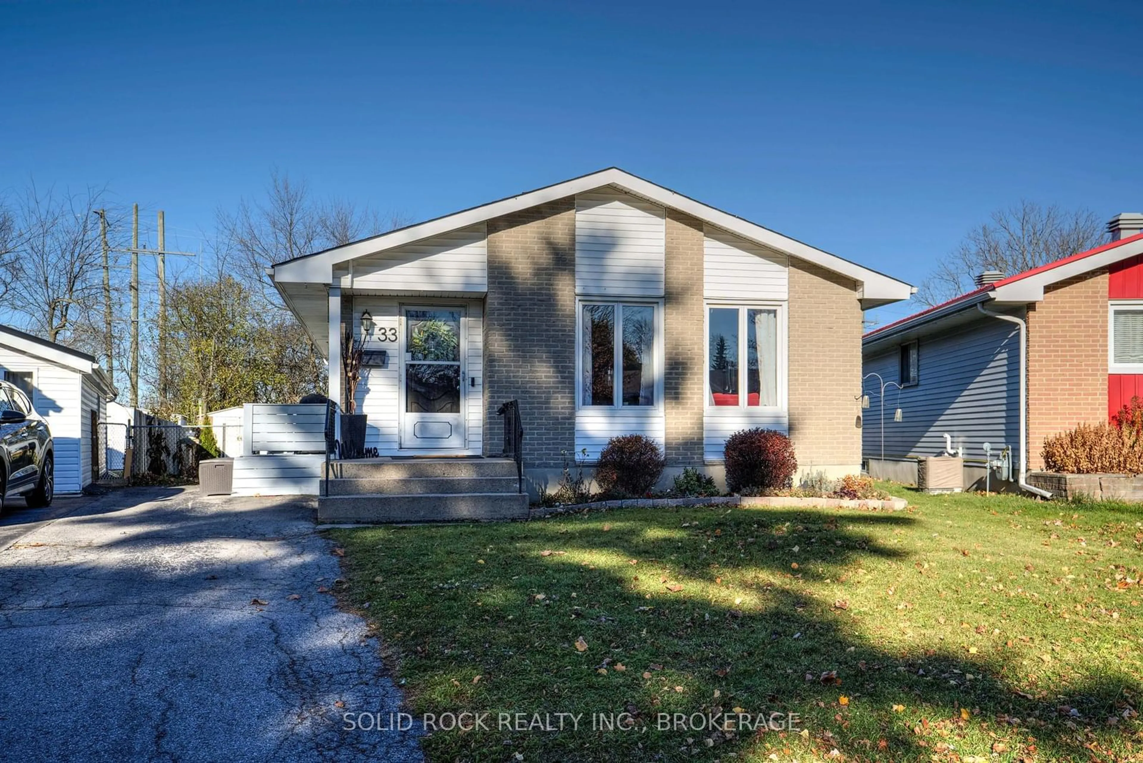 Frontside or backside of a home, cottage for 33 Derby Gate Cres, Kingston Ontario K7K 5Y9