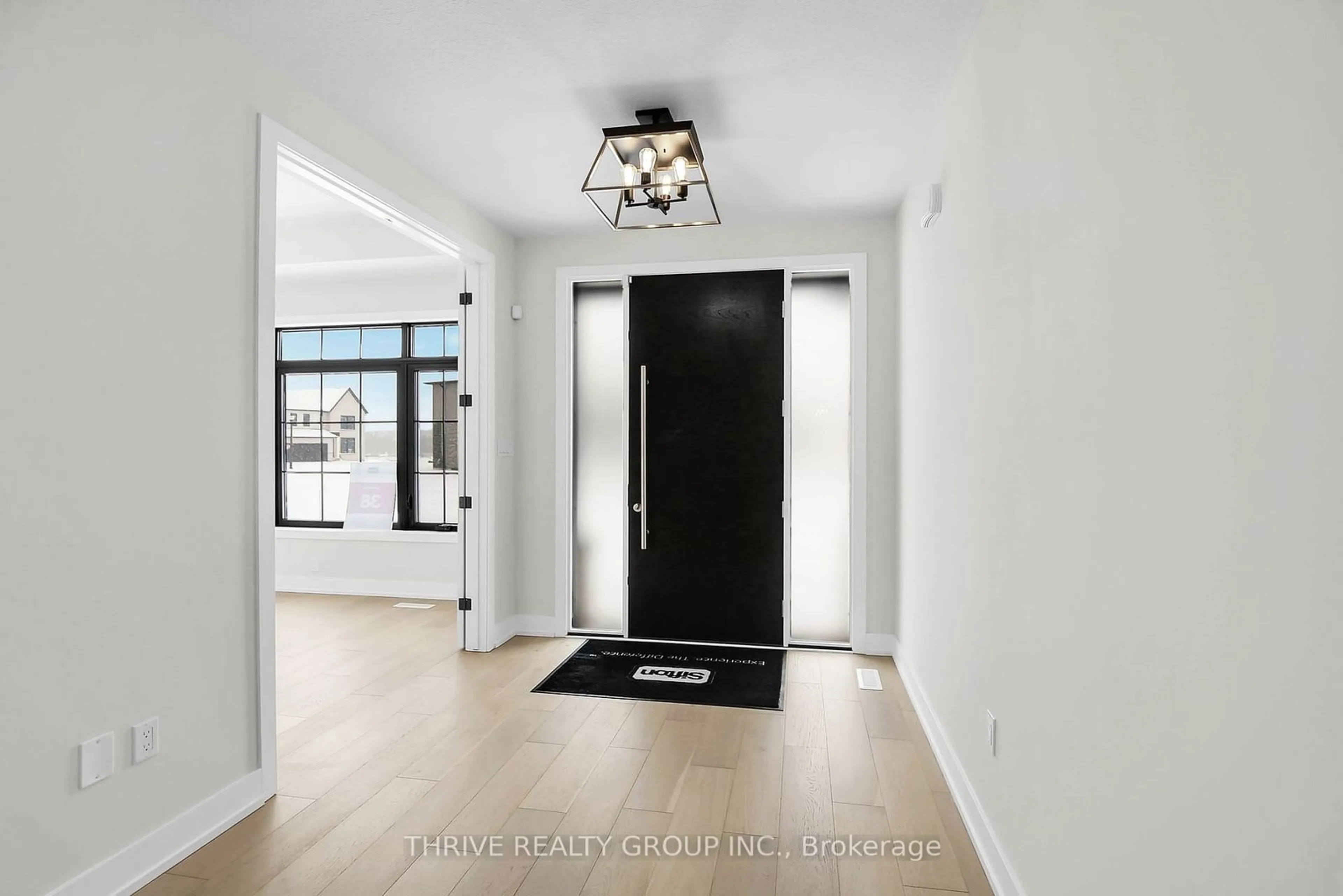 Indoor entryway, wood floors for 117 ASPEN Circ, Thames Centre Ontario N0M 0A4