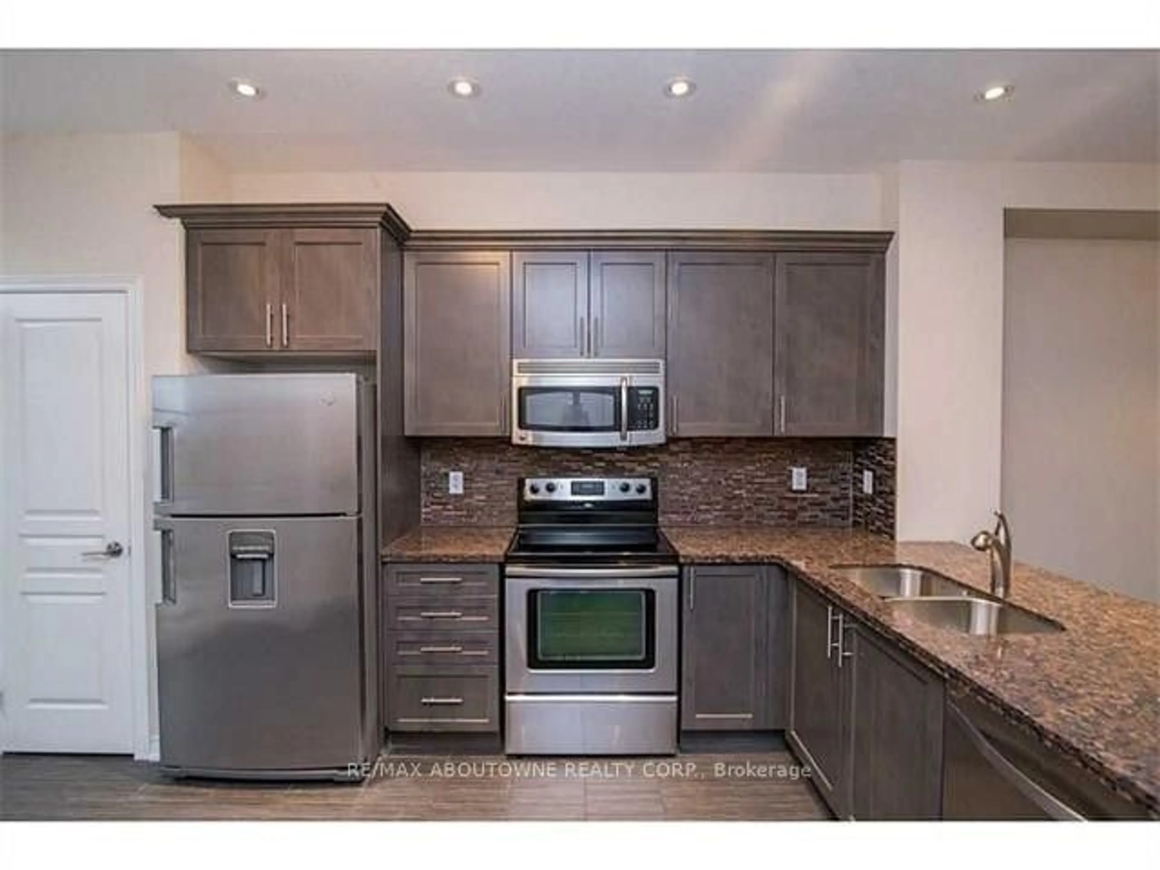 Standard kitchen for 541 Winston Rd #63, Grimsby Ontario L3M 0C5