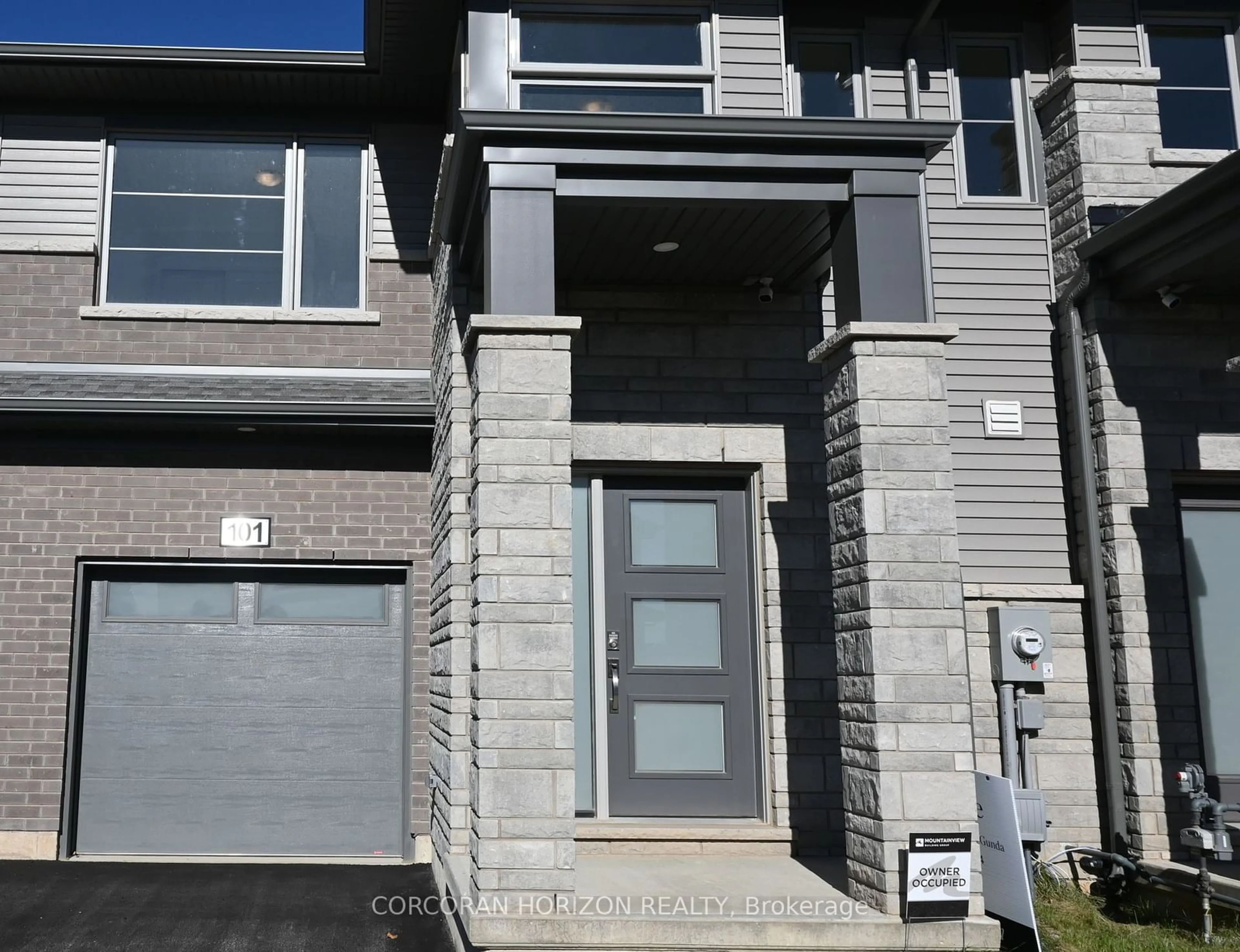 A pic from exterior of the house or condo, the street view for 101 Acacia Rd, Pelham Ontario L0S 1E1