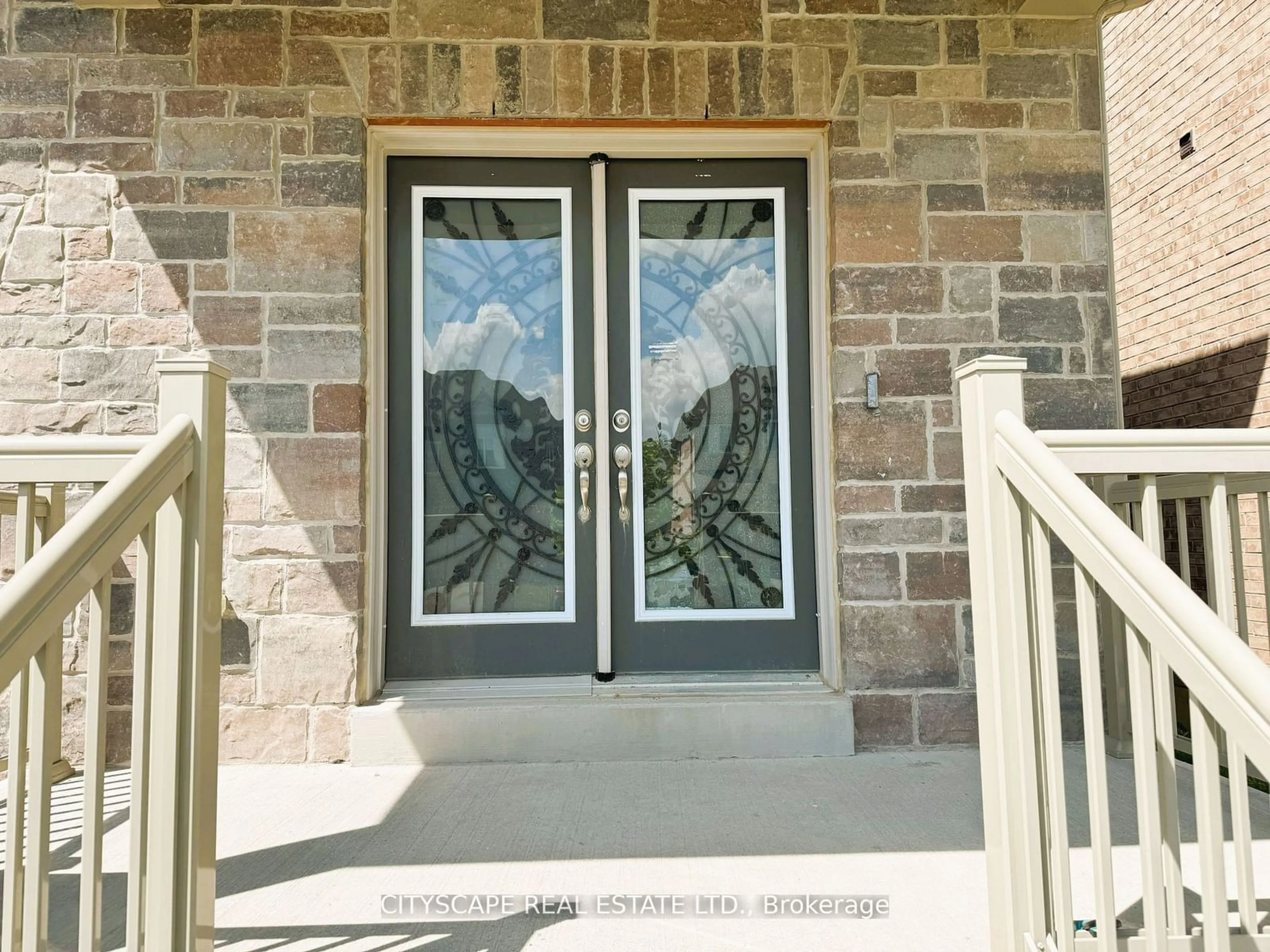 Indoor entryway, ceramic floors for 40 Sparkle Dr, Thorold Ontario L2V 0H2