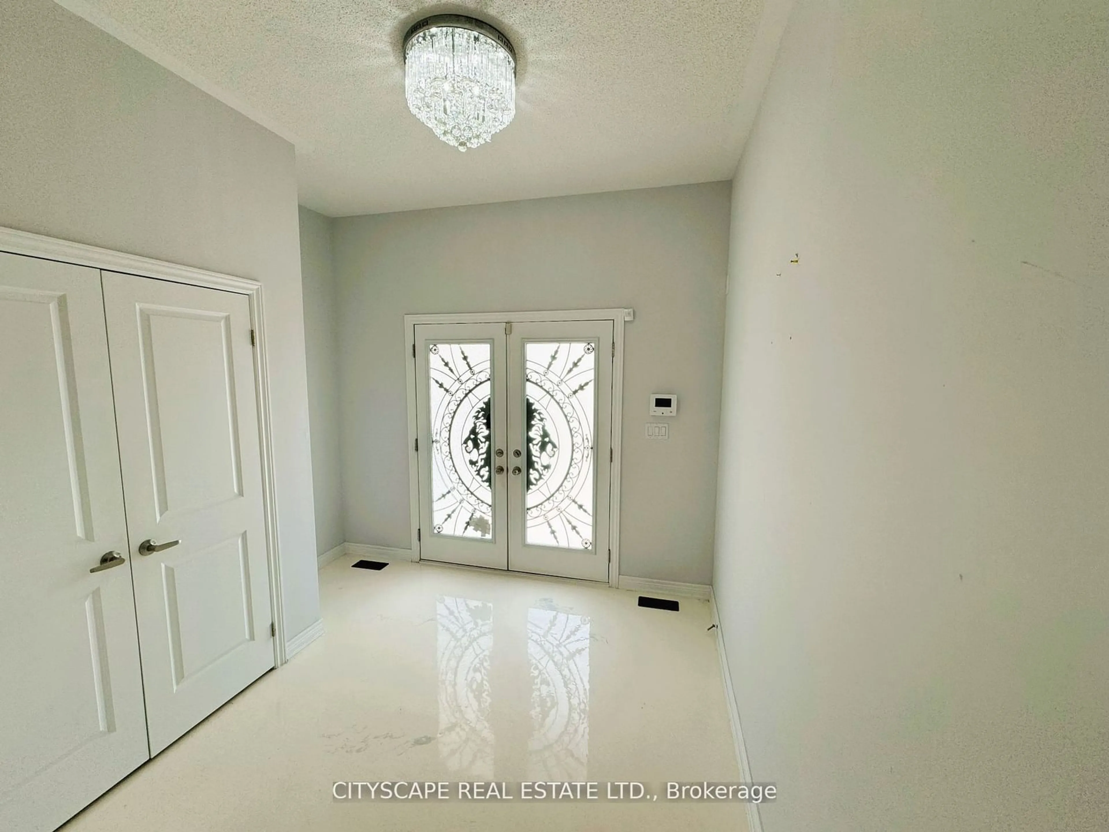 Indoor entryway, cement floor for 40 Sparkle Dr, Thorold Ontario L2V 0H2