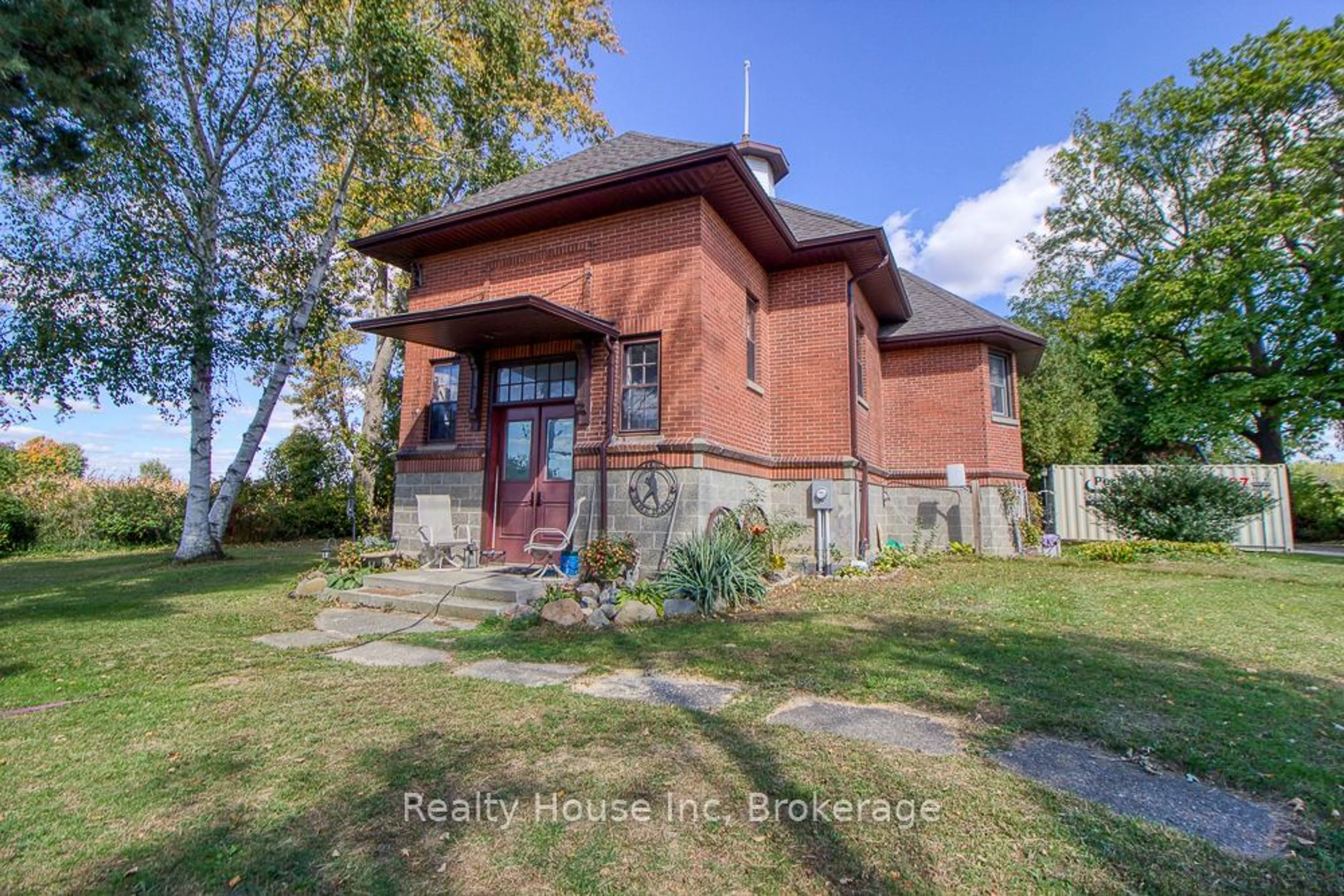 Frontside or backside of a home, cottage for 21871 Victoria Rd, Chatham-Kent Ontario N0B 2R0