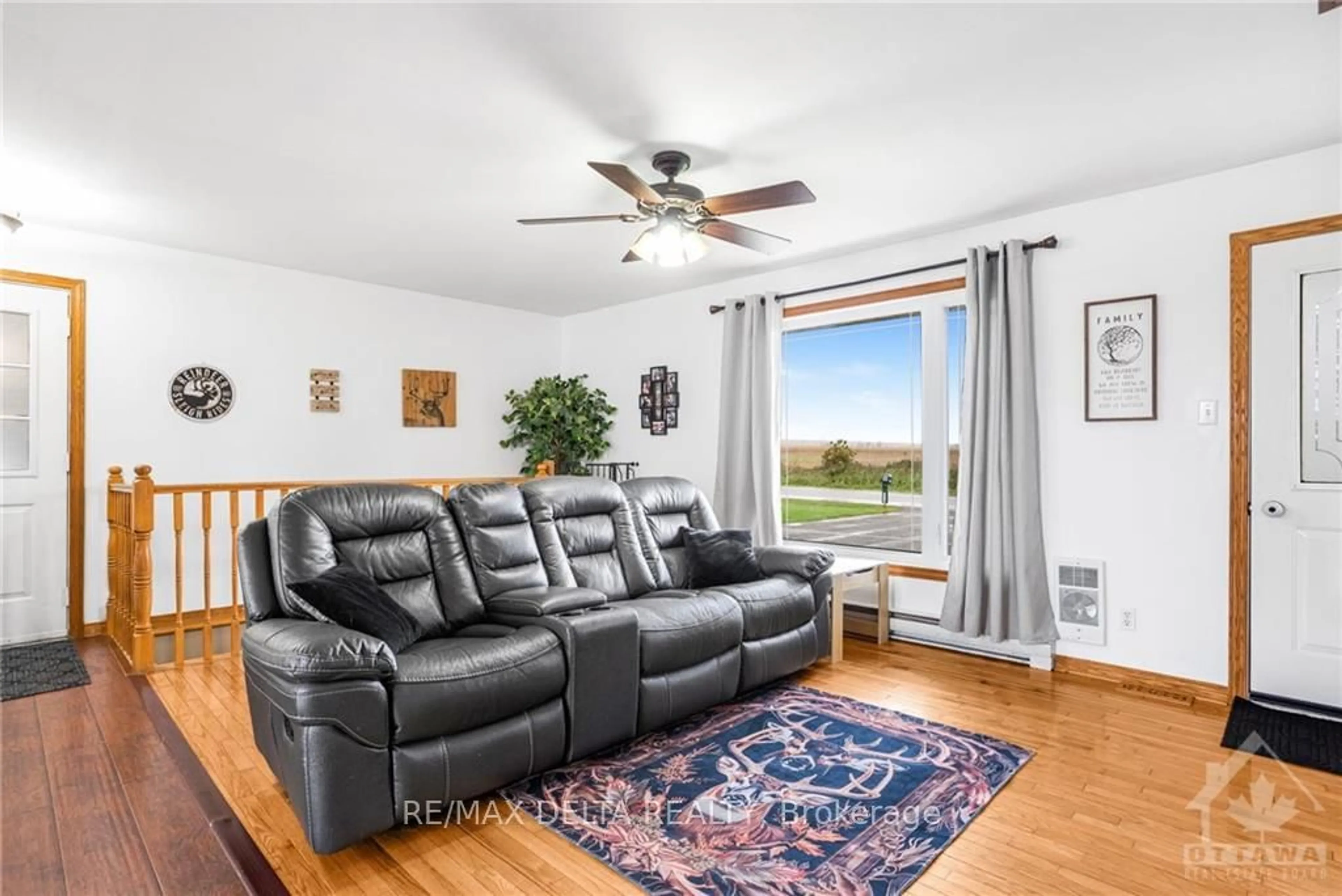 Living room, wood floors for 920 COUNTY RD 23 Rd, The Nation Ontario K0B 1R0