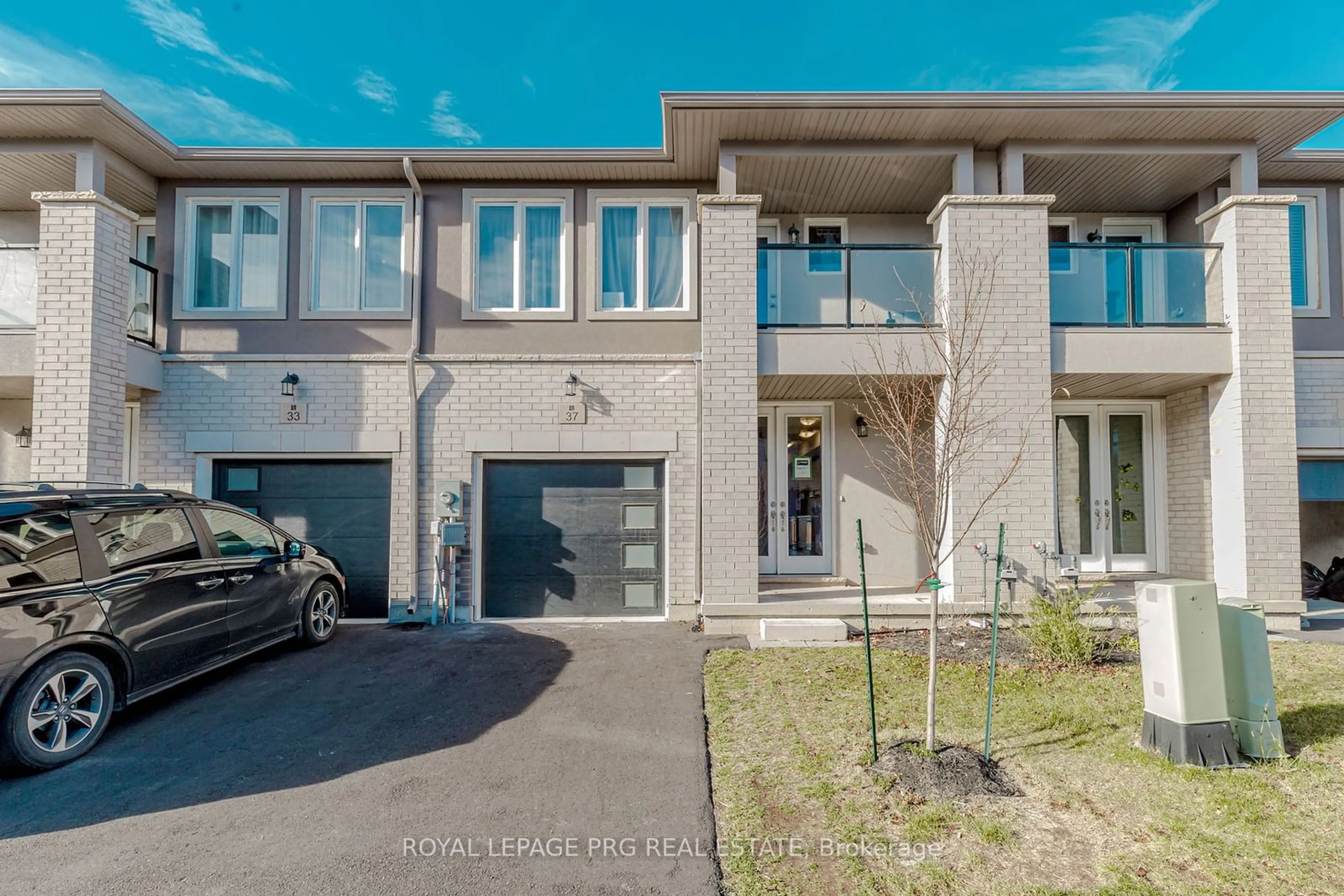 A pic from exterior of the house or condo, the street view for 37 Renfrew Tr #8, Welland Ontario L3C 0K2