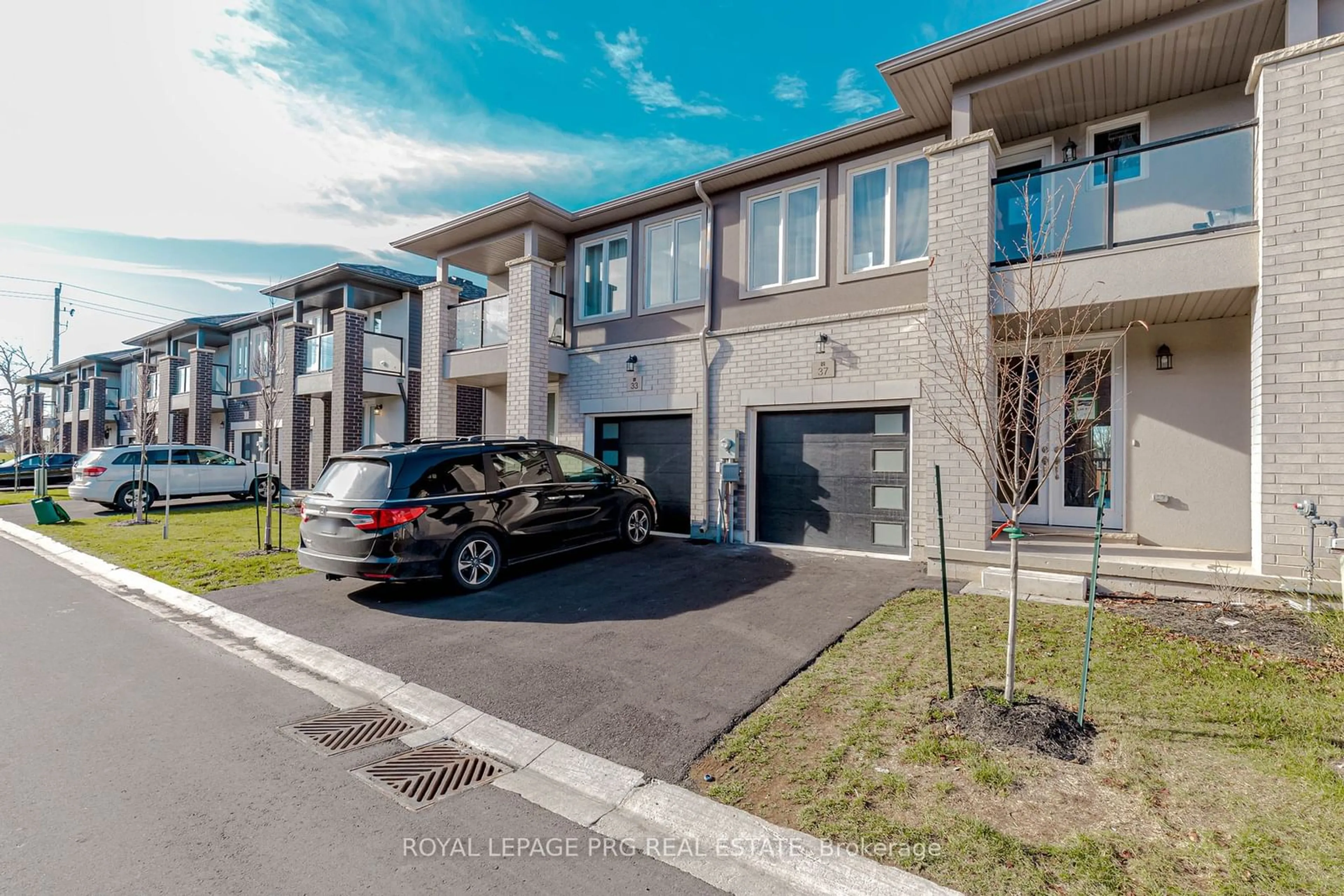 A pic from exterior of the house or condo, the street view for 37 Renfrew Tr #8, Welland Ontario L3C 0K2