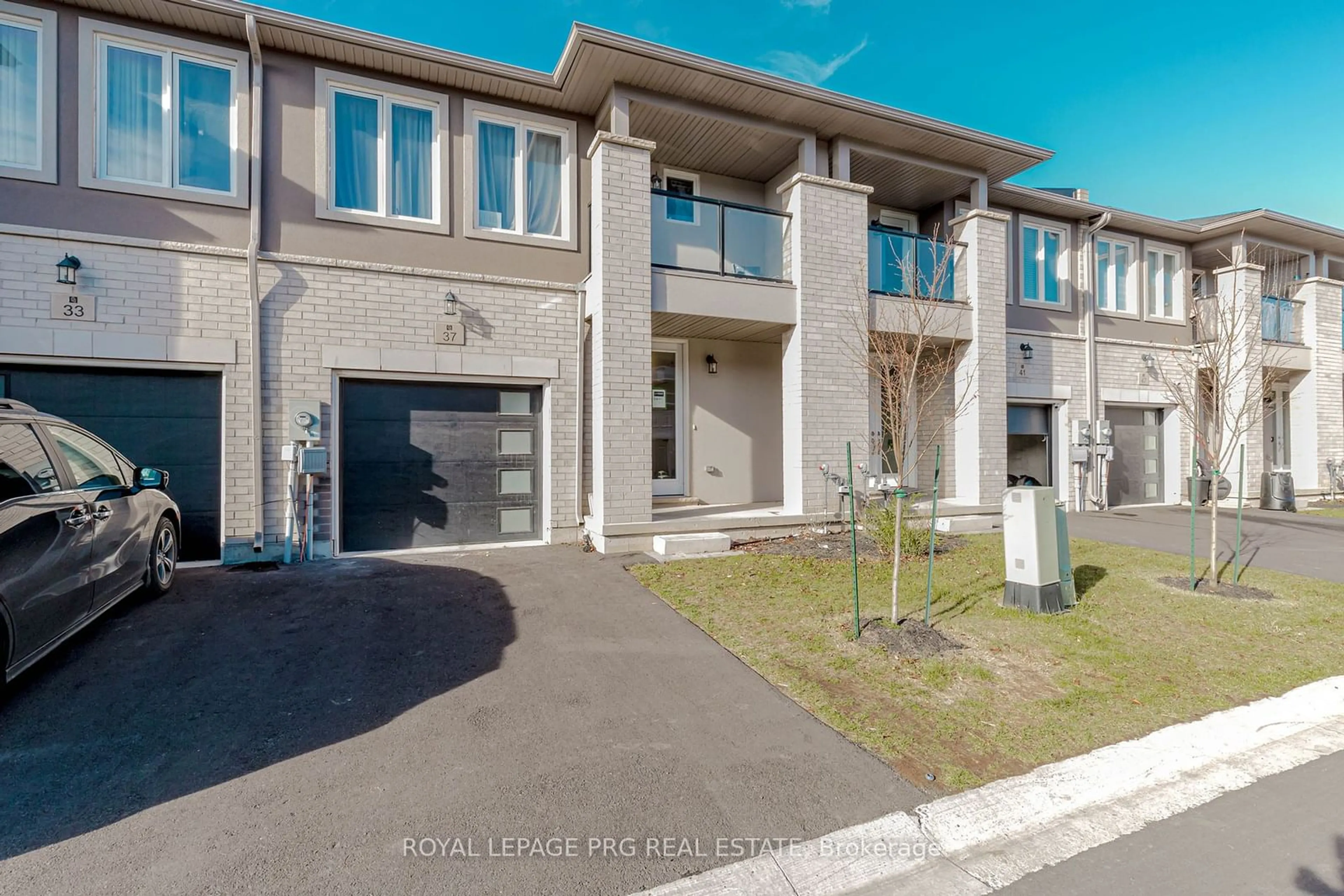 A pic from exterior of the house or condo, the street view for 37 Renfrew Tr #8, Welland Ontario L3C 0K2