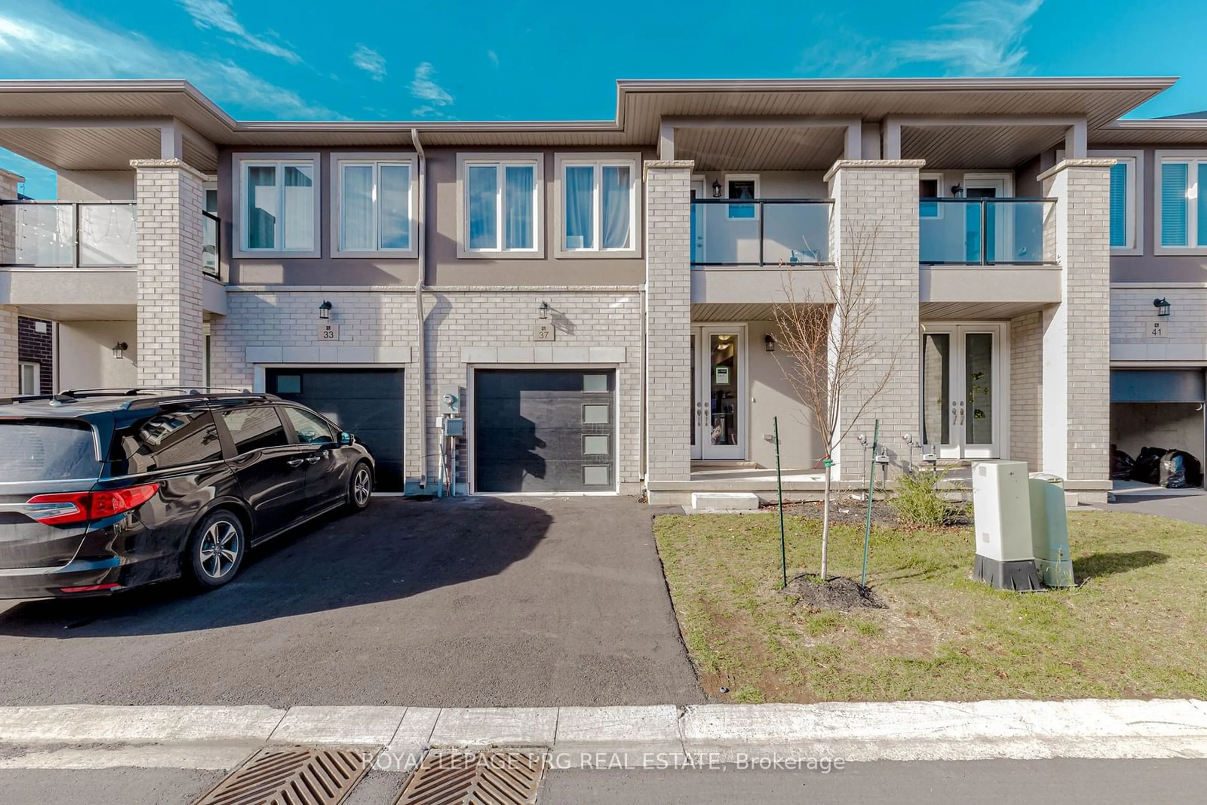 A pic from exterior of the house or condo, the street view for 37 Renfrew Tr #8, Welland Ontario L3C 0K2