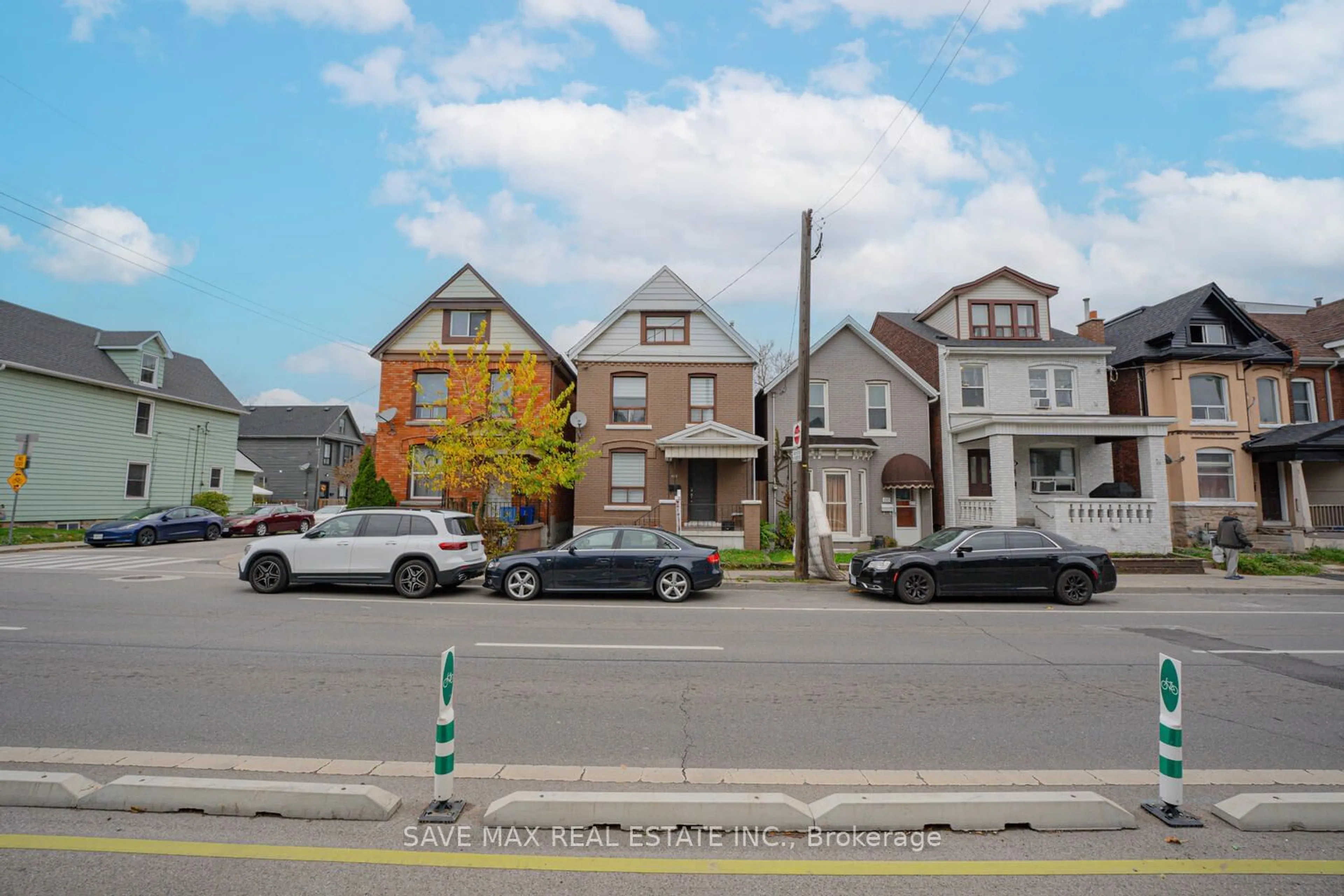 Frontside or backside of a home, the street view for 483 Cannon St, Hamilton Ontario L8L 2E5