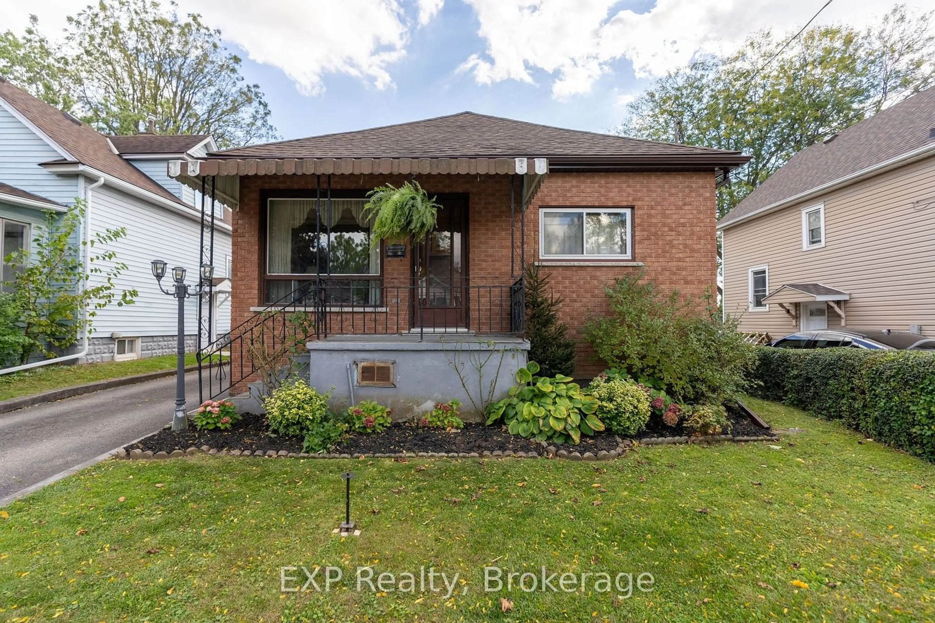 Frontside or backside of a home, cottage for 6286 Culp St, Niagara Falls Ontario L2G 2C1