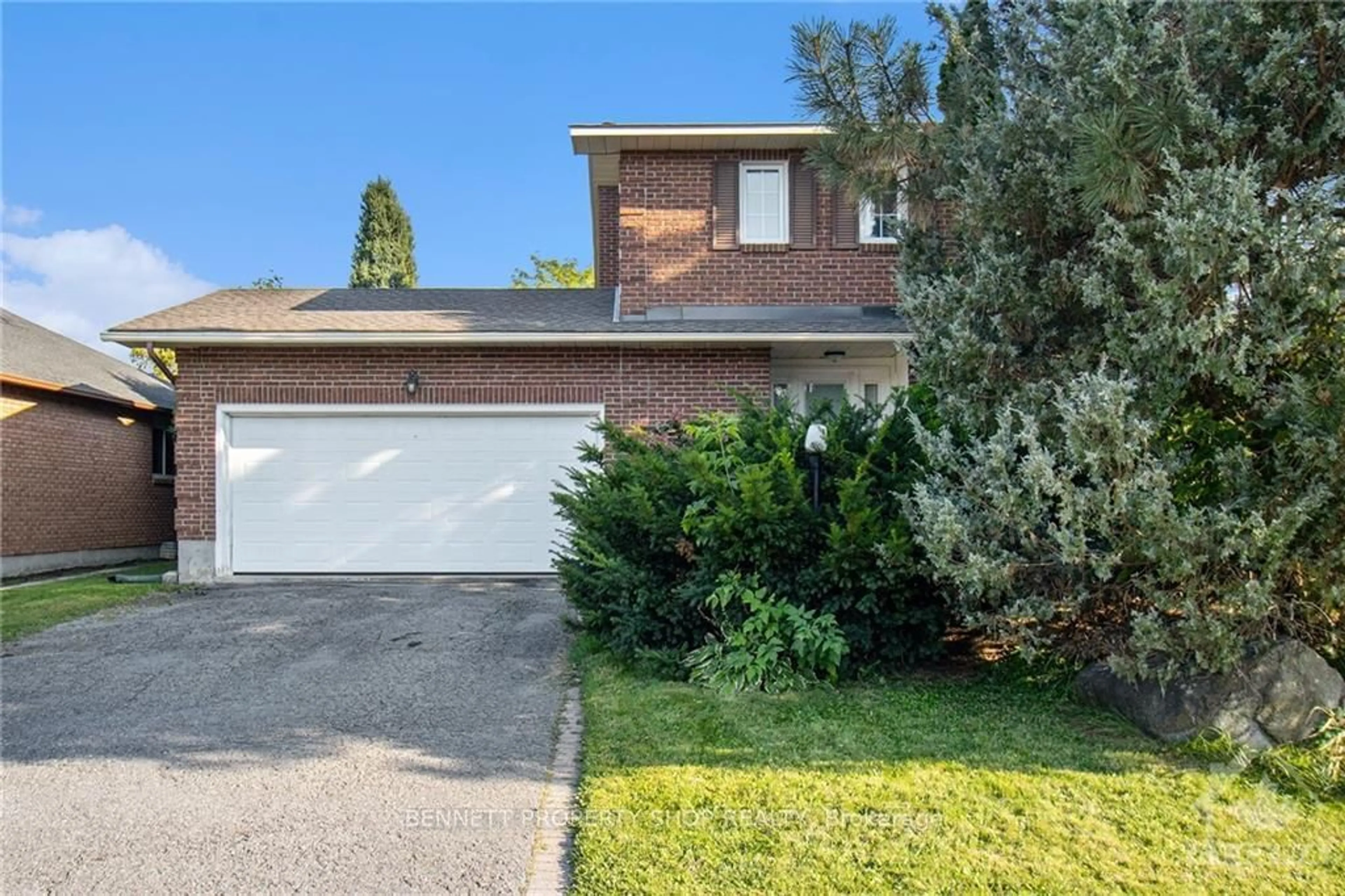 Frontside or backside of a home, the street view for 1 ELDERWOOD Tr, Stittsville - Munster - Richmond Ontario K2S 1C9