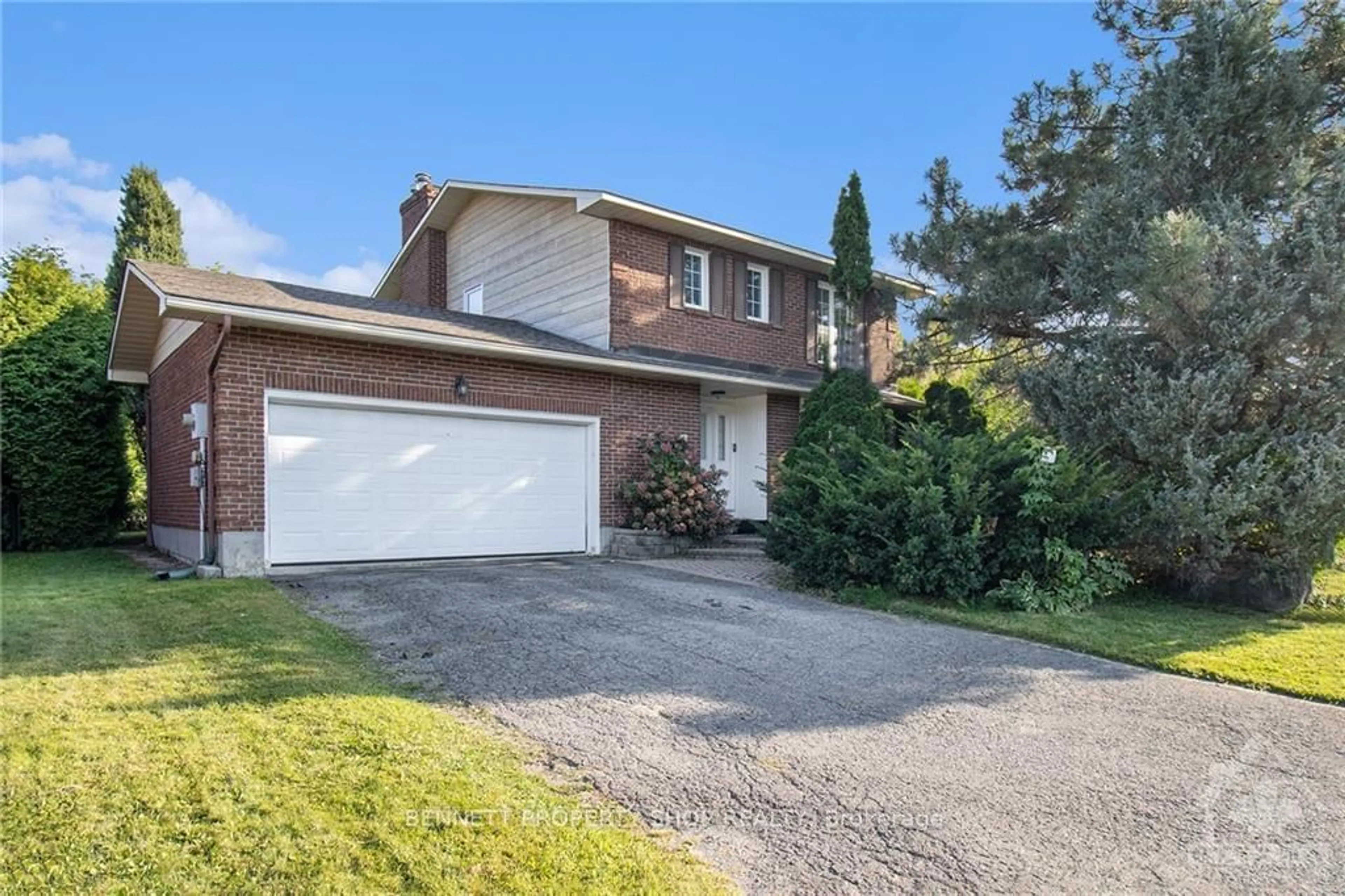 Frontside or backside of a home, cottage for 1 ELDERWOOD Tr, Stittsville - Munster - Richmond Ontario K2S 1C9