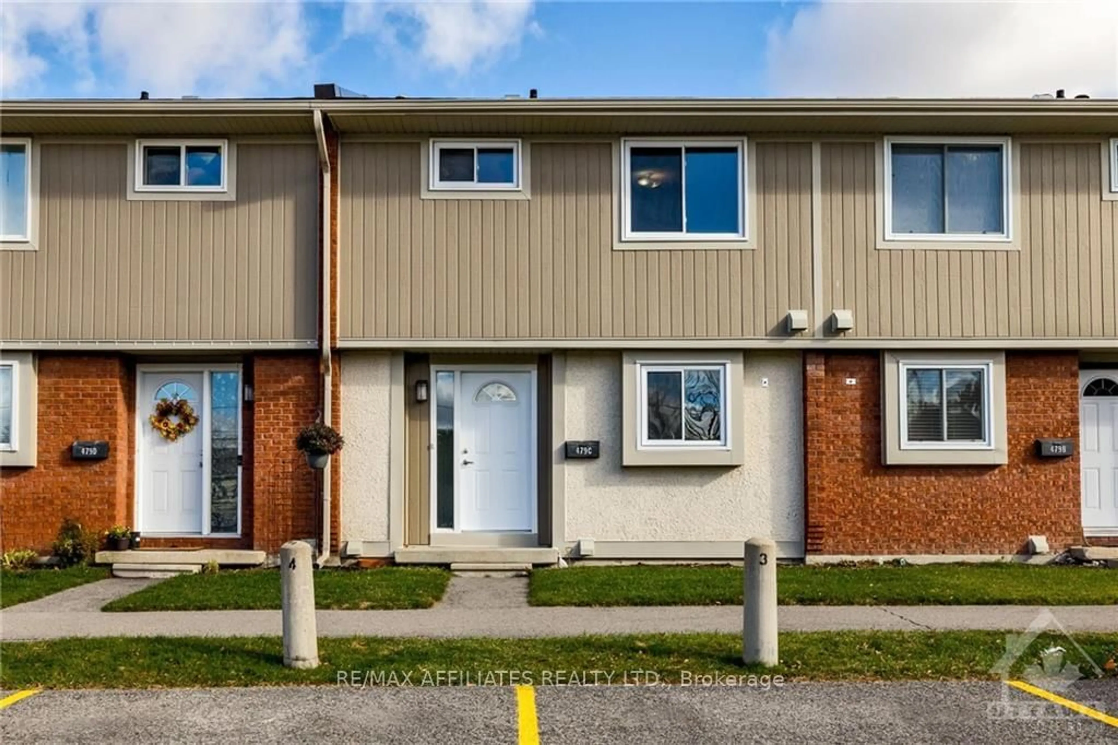 A pic from exterior of the house or condo, the front or back of building for 479 MOODIE Dr #C, Bells Corners and South to Fallowfield Ontario K2H 8T7