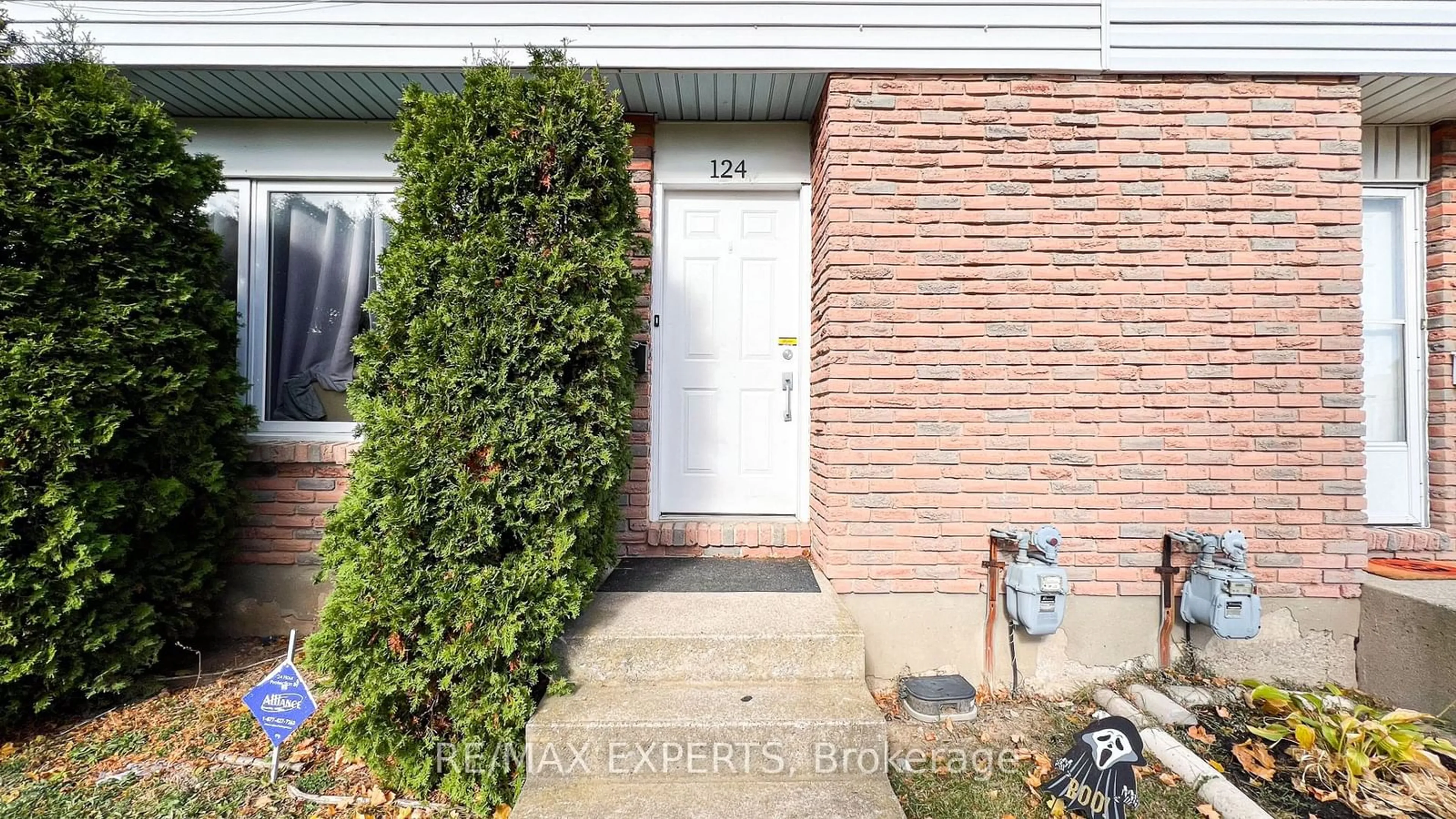 A pic from exterior of the house or condo, the street view for 124 Romy Cres, Thorold Ontario L2V 4L3