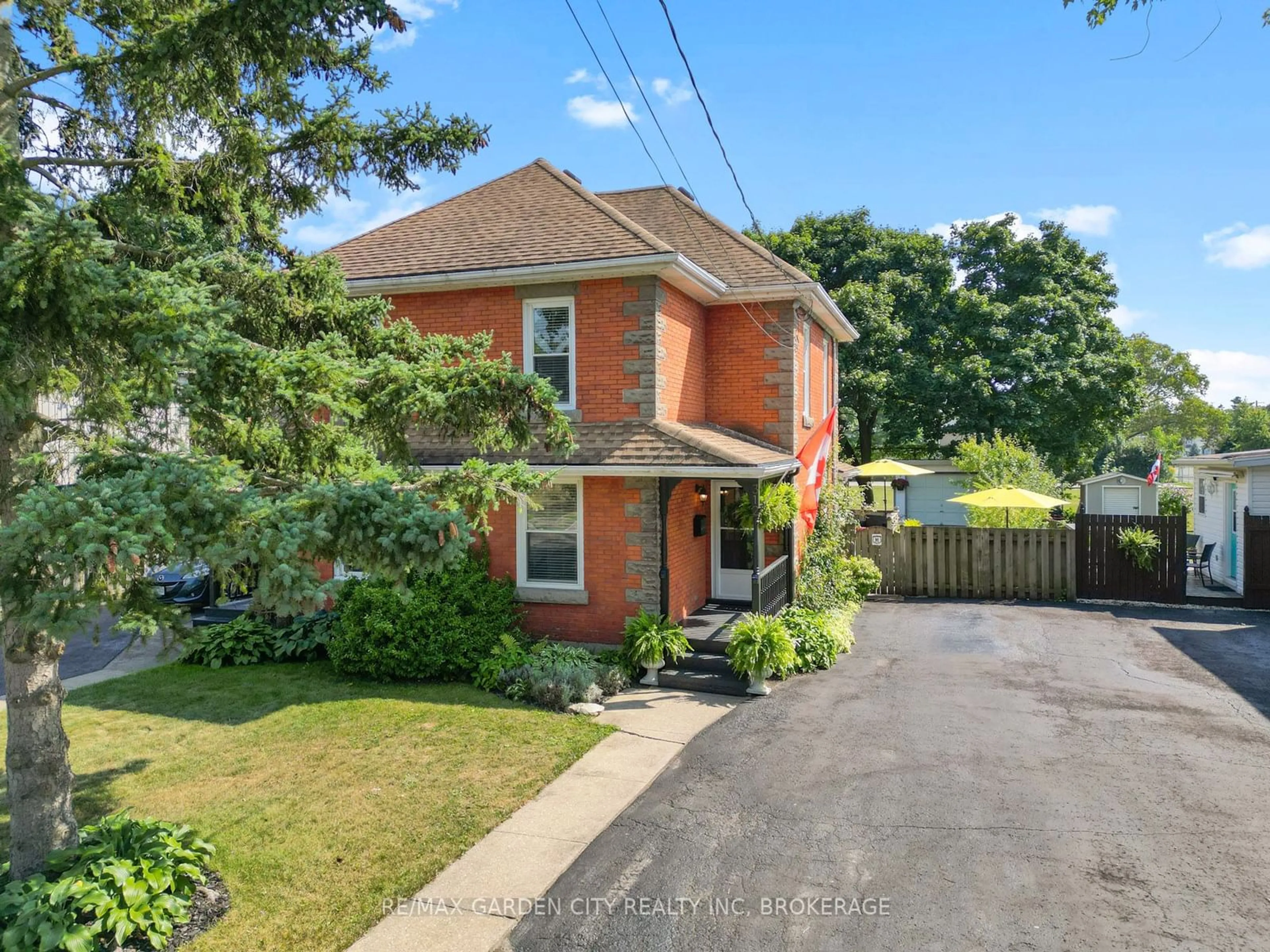 Frontside or backside of a home, cottage for 312 Clarence St, Port Colborne Ontario L3K 3G8