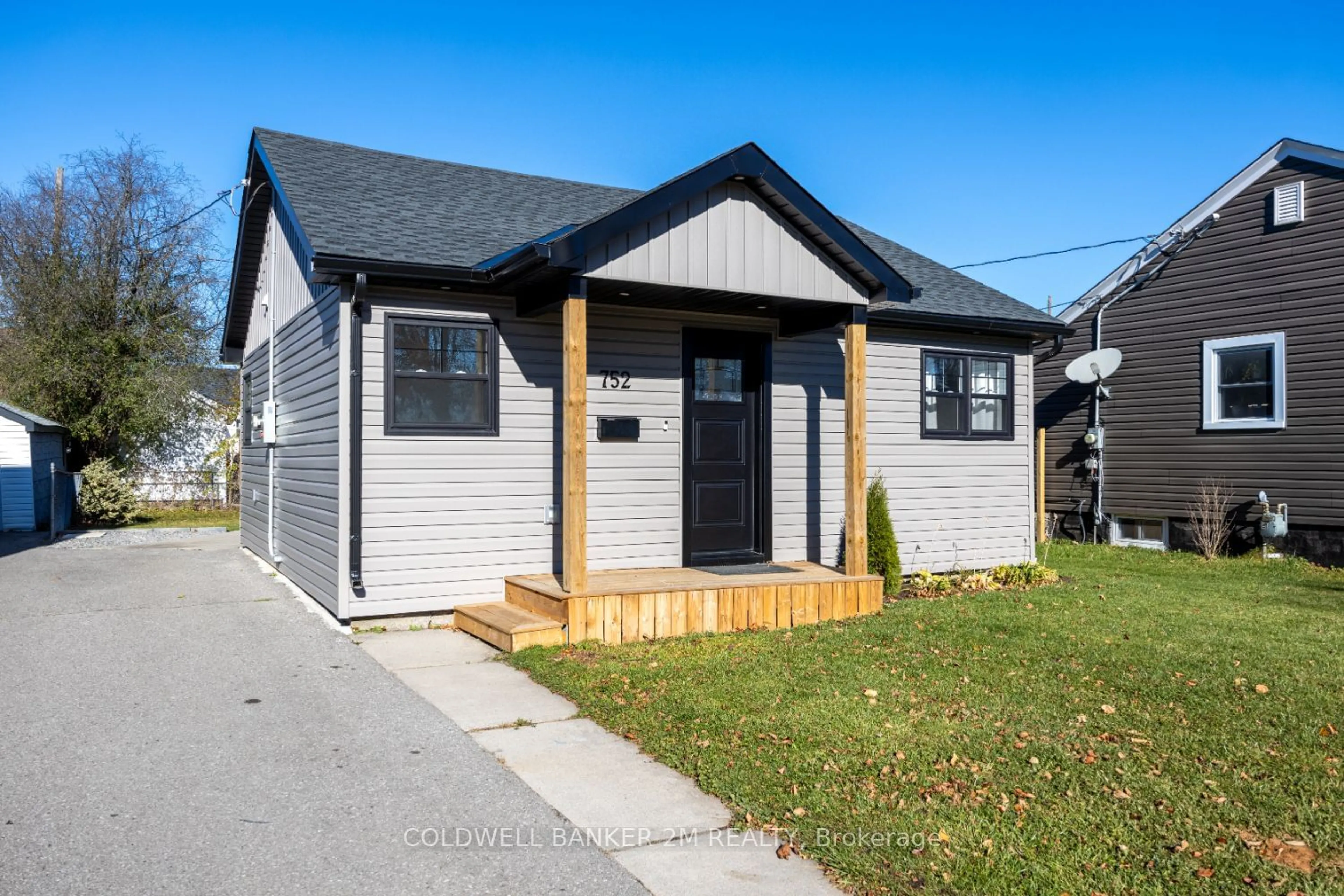 Frontside or backside of a home, cottage for 752 St. Mary's St, Peterborough Ontario K9J 4H2