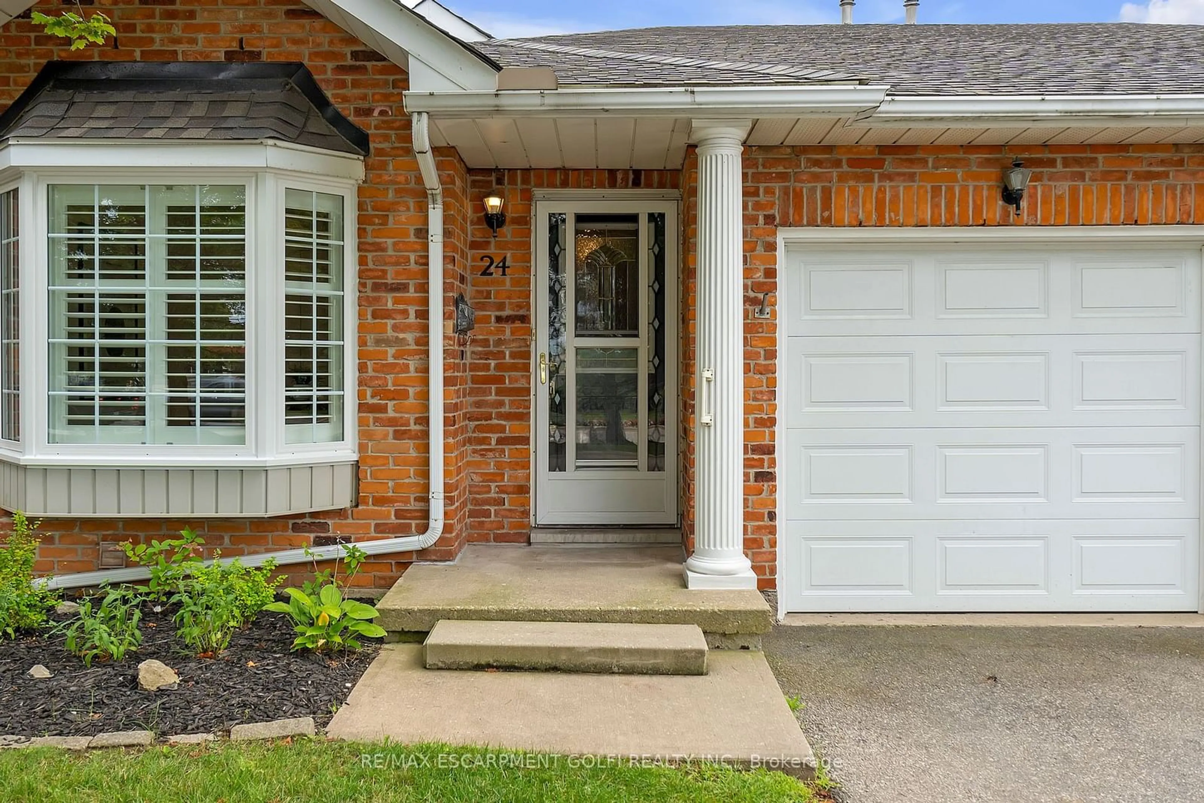 Home with brick exterior material for 20 Meadowlands Blvd #24, Hamilton Ontario L9K 1J5