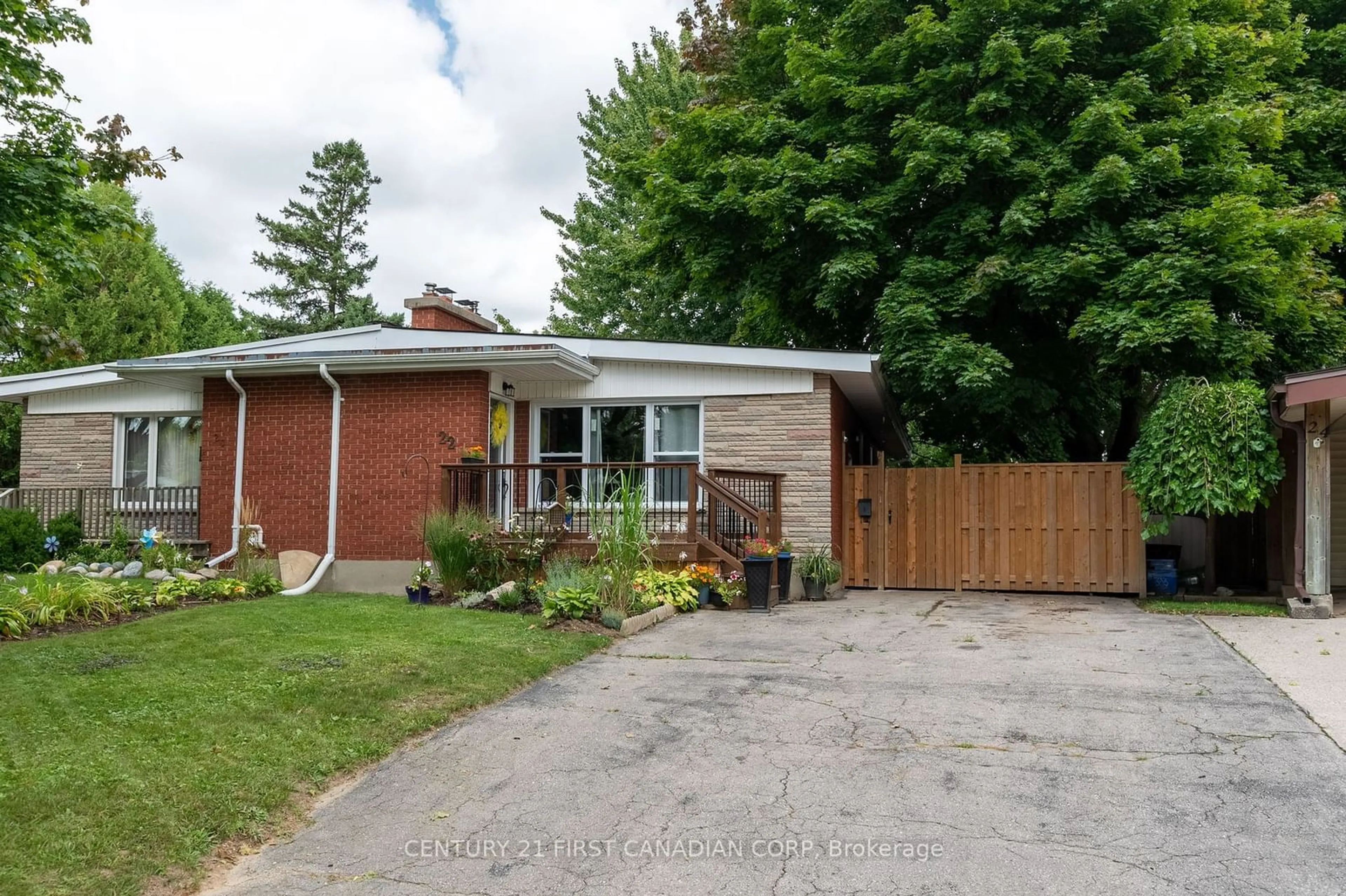 Home with brick exterior material for 22 Almond Rd, London Ontario N5Z 4C4