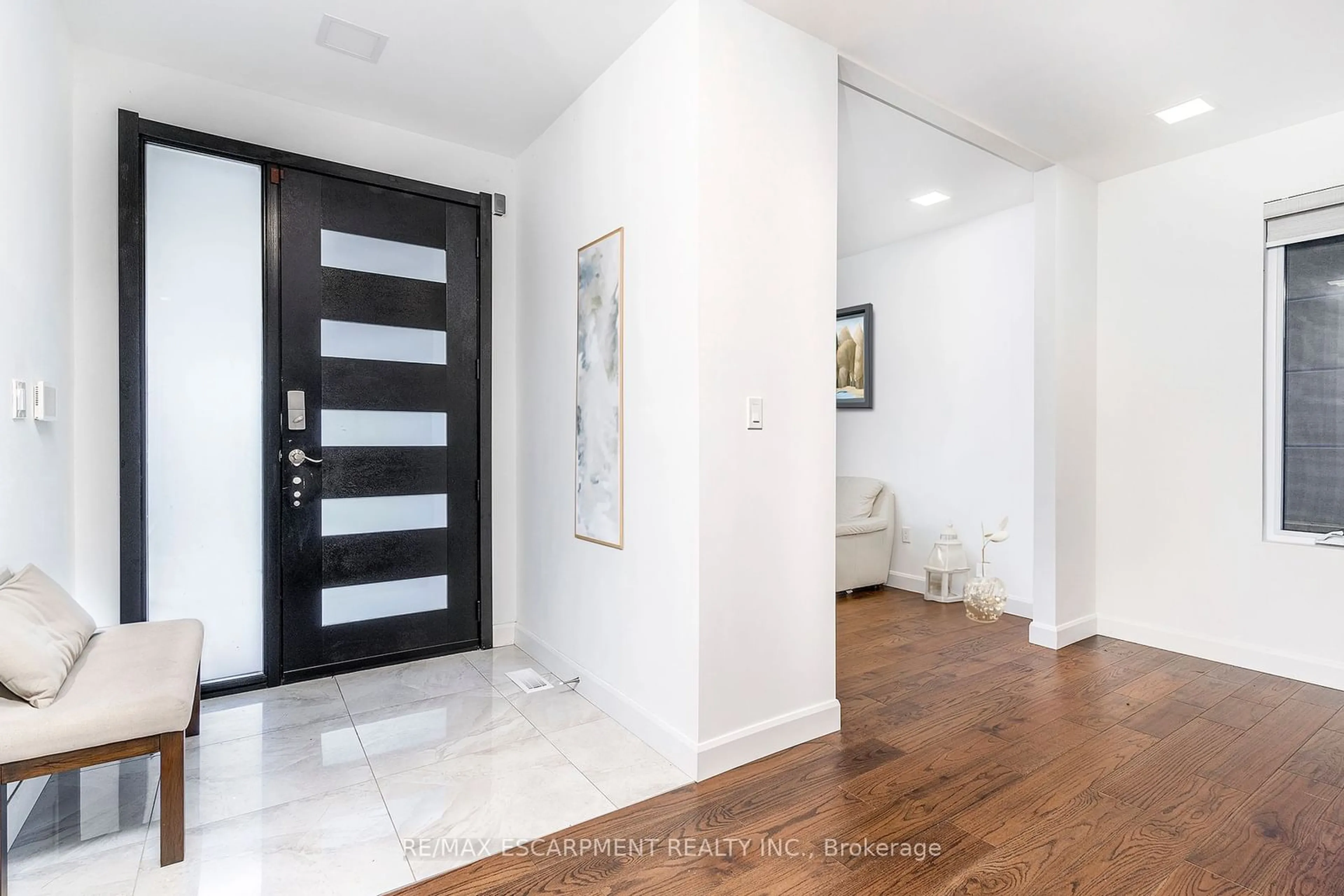 Indoor entryway, wood floors for 528 Jones Rd, Hamilton Ontario L8E 5C1