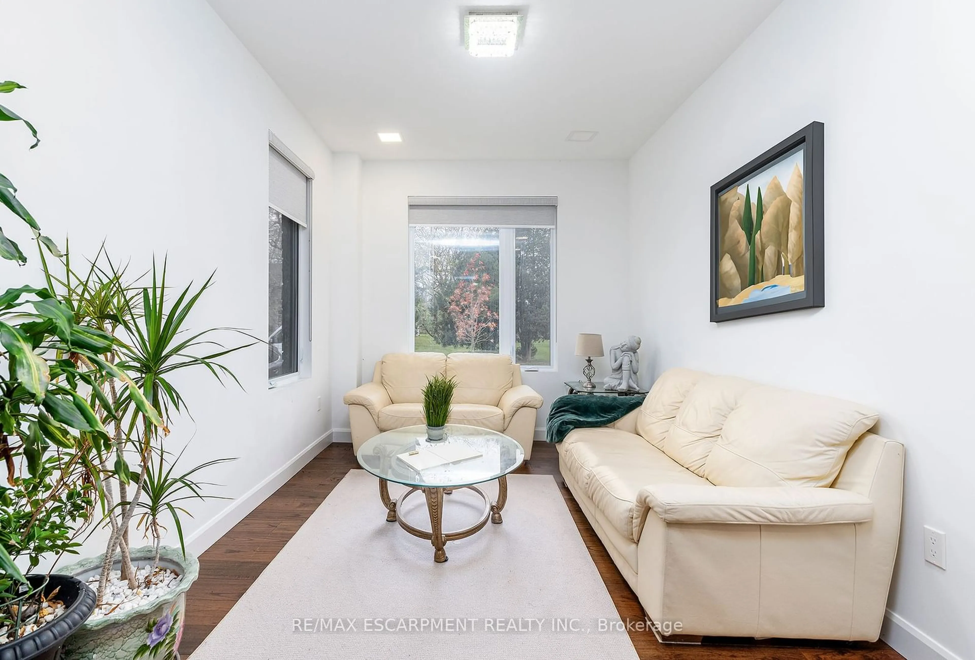 Living room, wood floors for 528 Jones Rd, Hamilton Ontario L8E 5C1