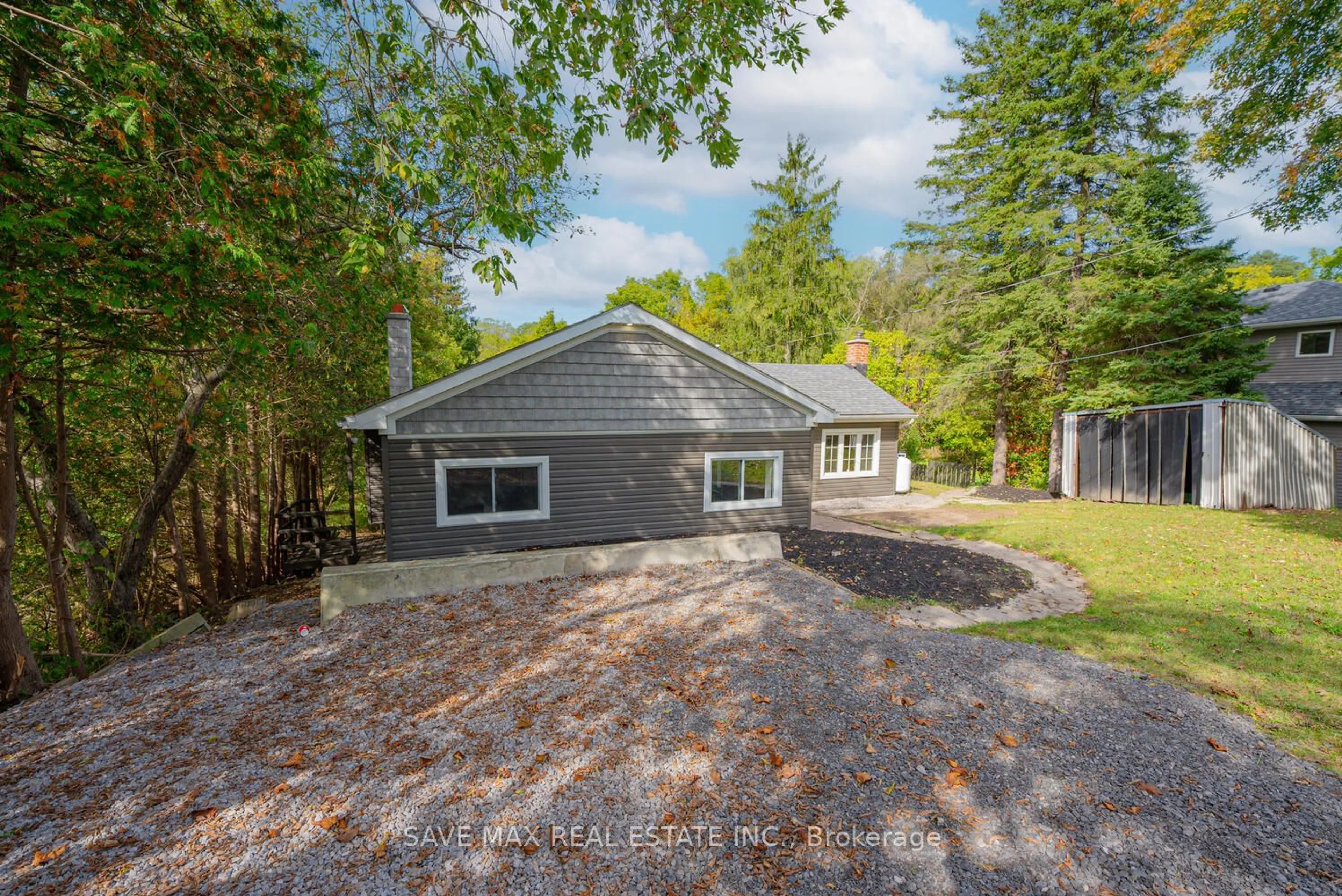 Frontside or backside of a home, cottage for 3907 Governors Rd, Hamilton Ontario L0R 1T0