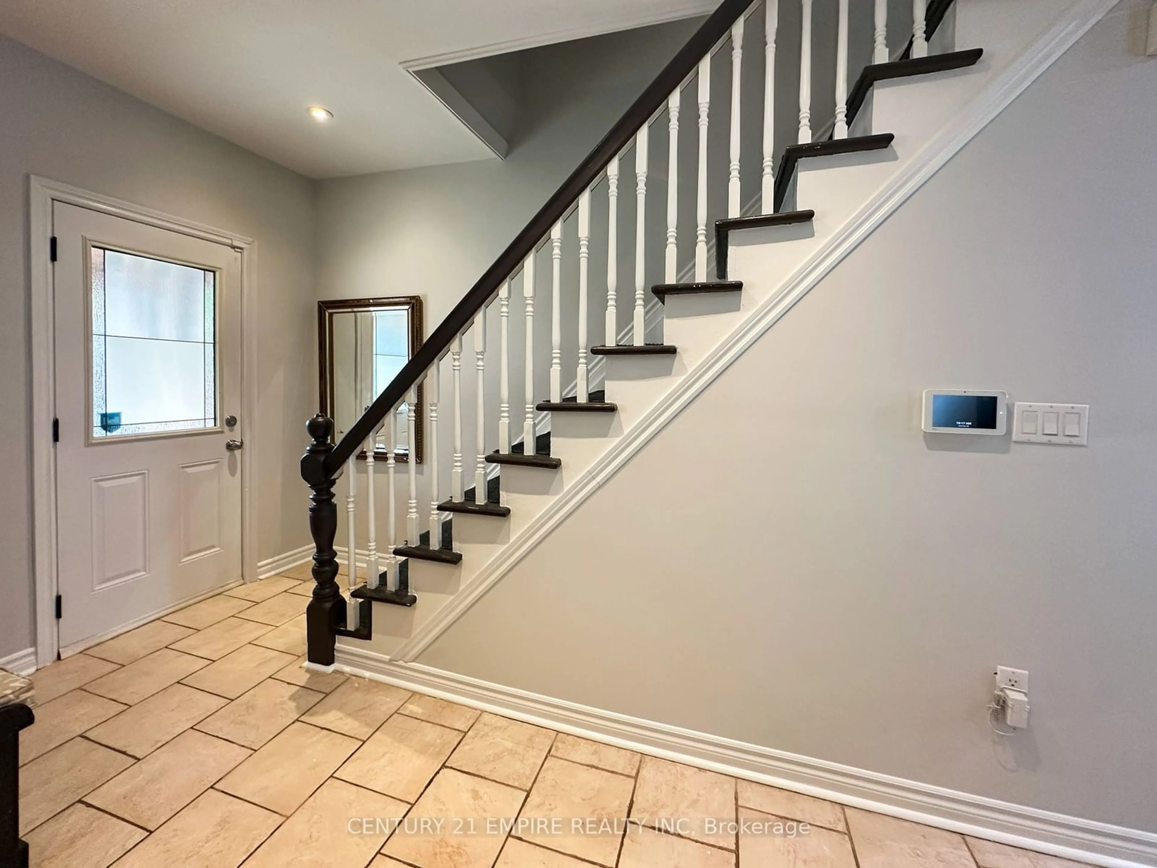 Indoor entryway, wood floors for 61 Francis St, Hamilton Ontario L8L 3V2