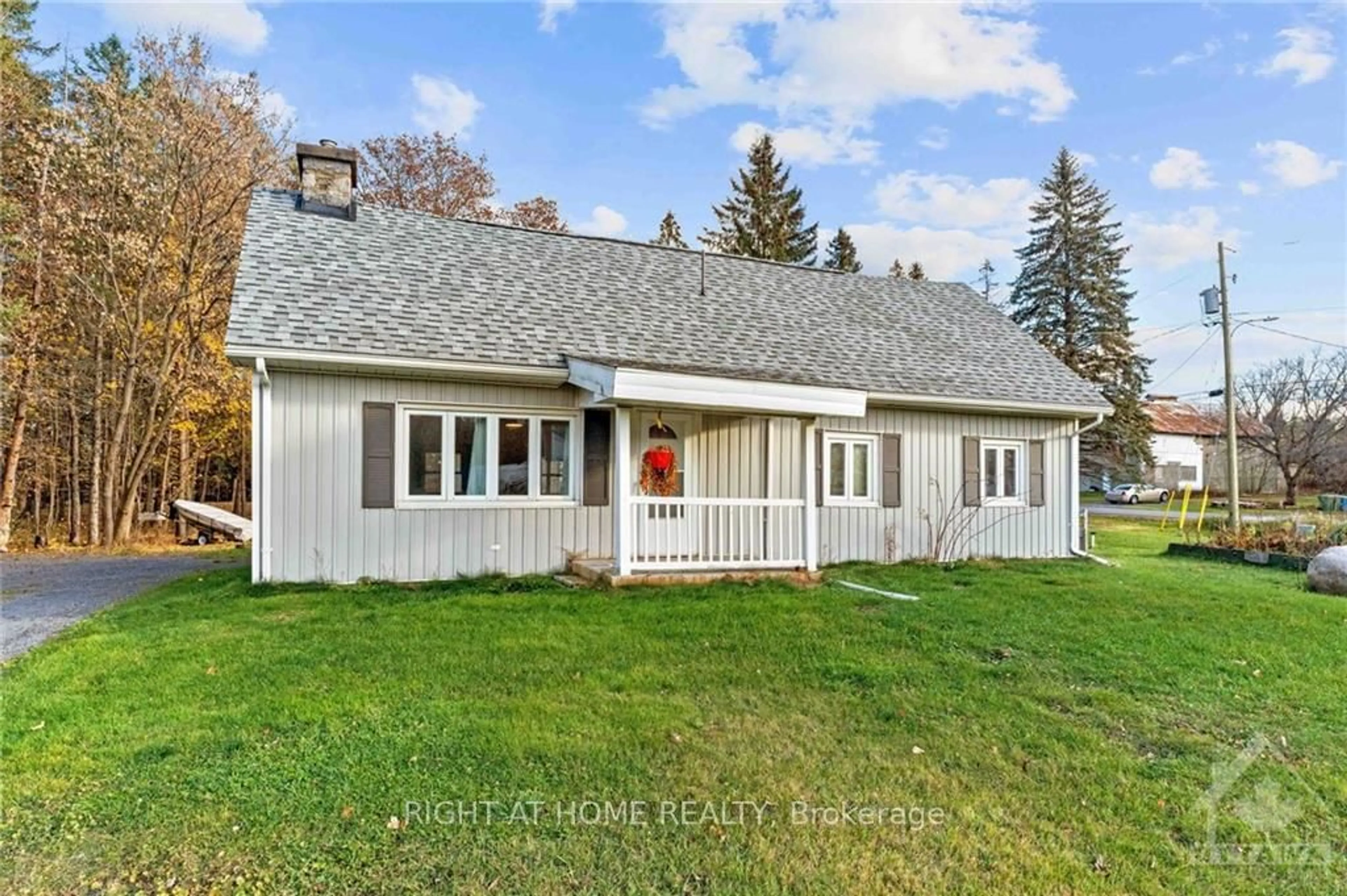 Frontside or backside of a home, cottage for 2999 34, Champlain Ontario K6A 2R2