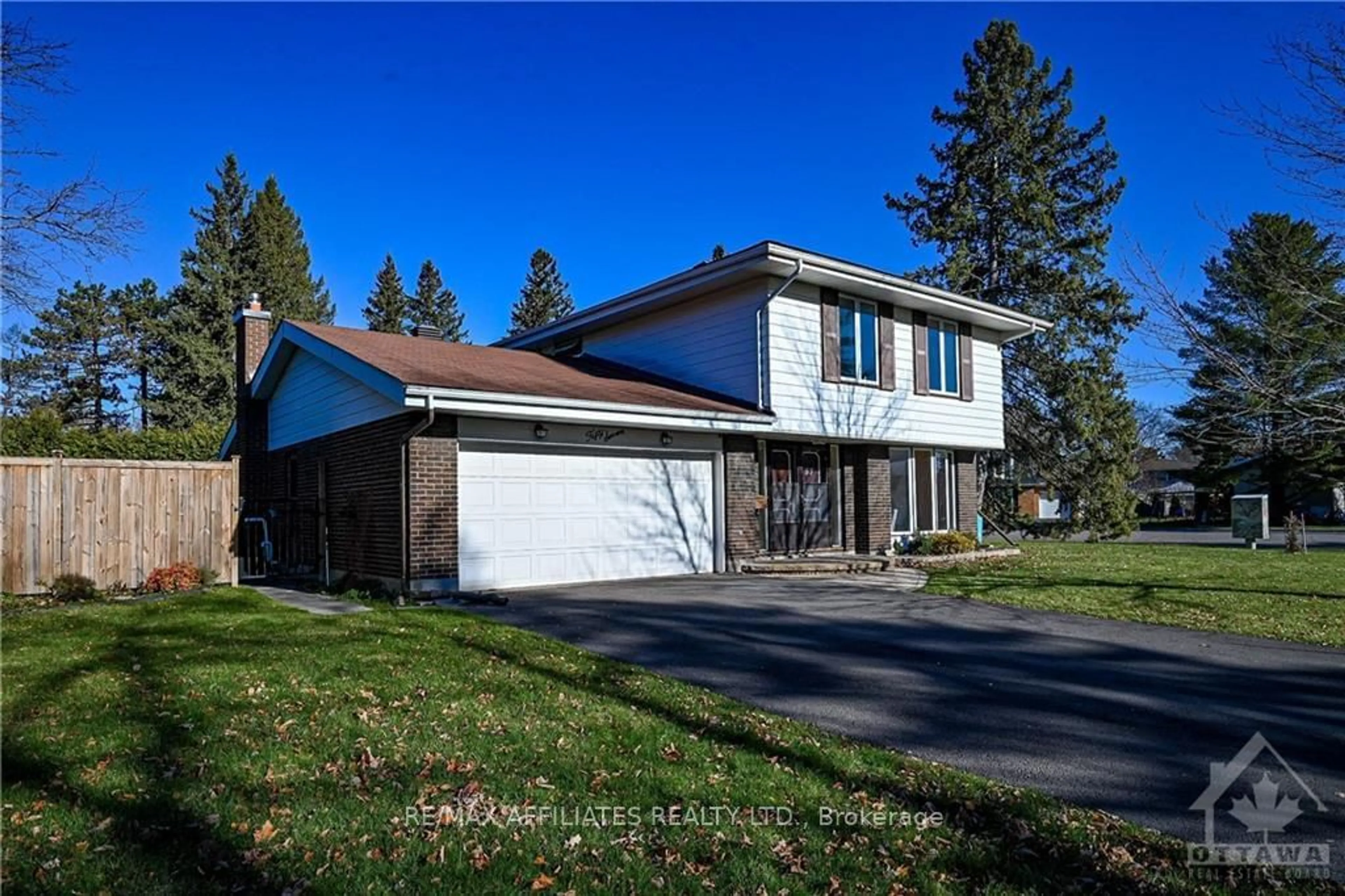 Frontside or backside of a home, cottage for 57 MEADOWBANK Dr, South of Baseline to Knoxdale Ontario K2G 0P1