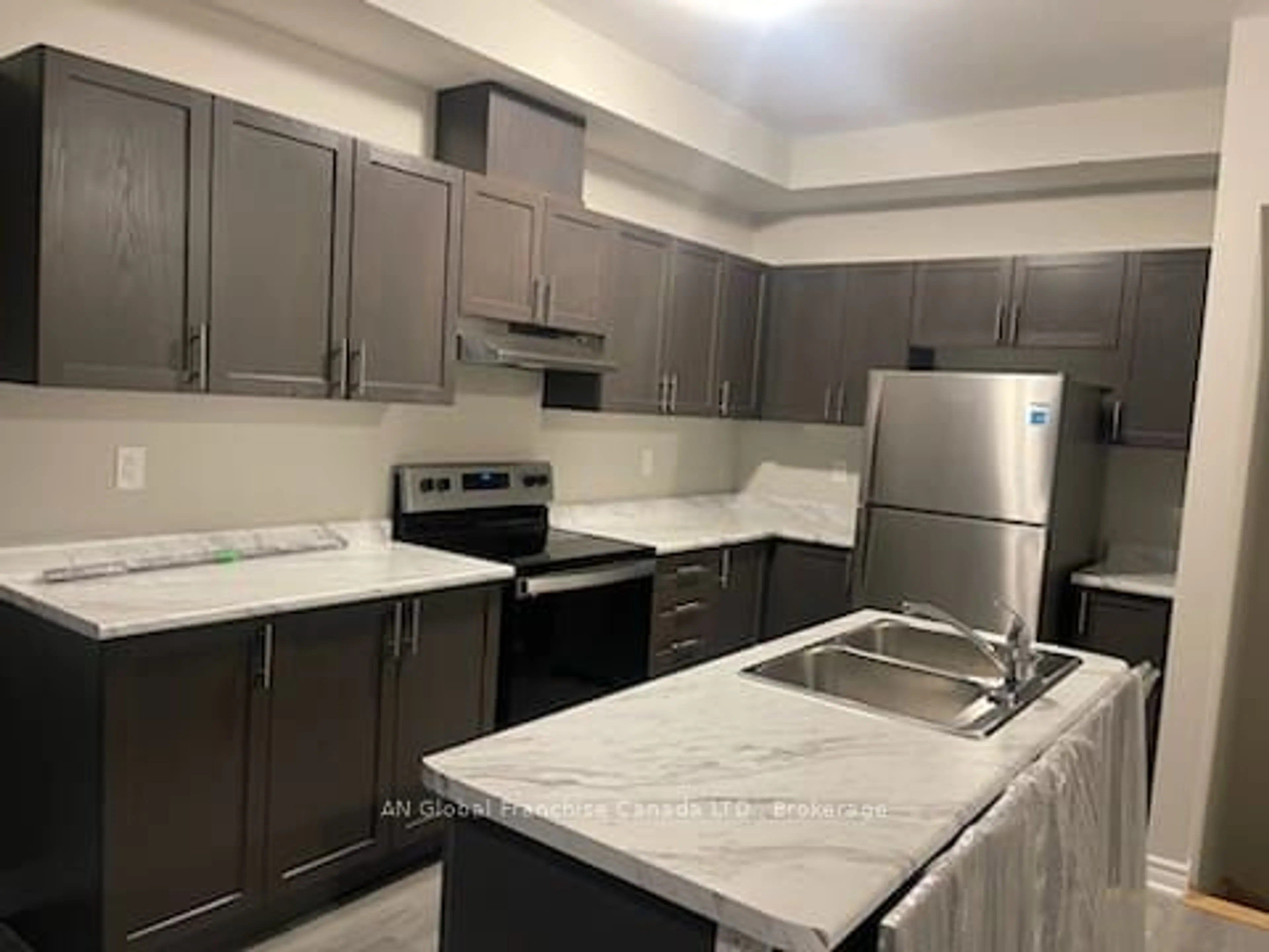 Kitchen, wood floors for 40 Zinfandel Dr #19, Hamilton Ontario L8E 0L1