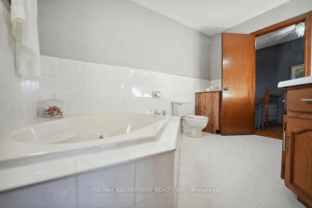 Additional property image - 15 PRESIDIO Dr