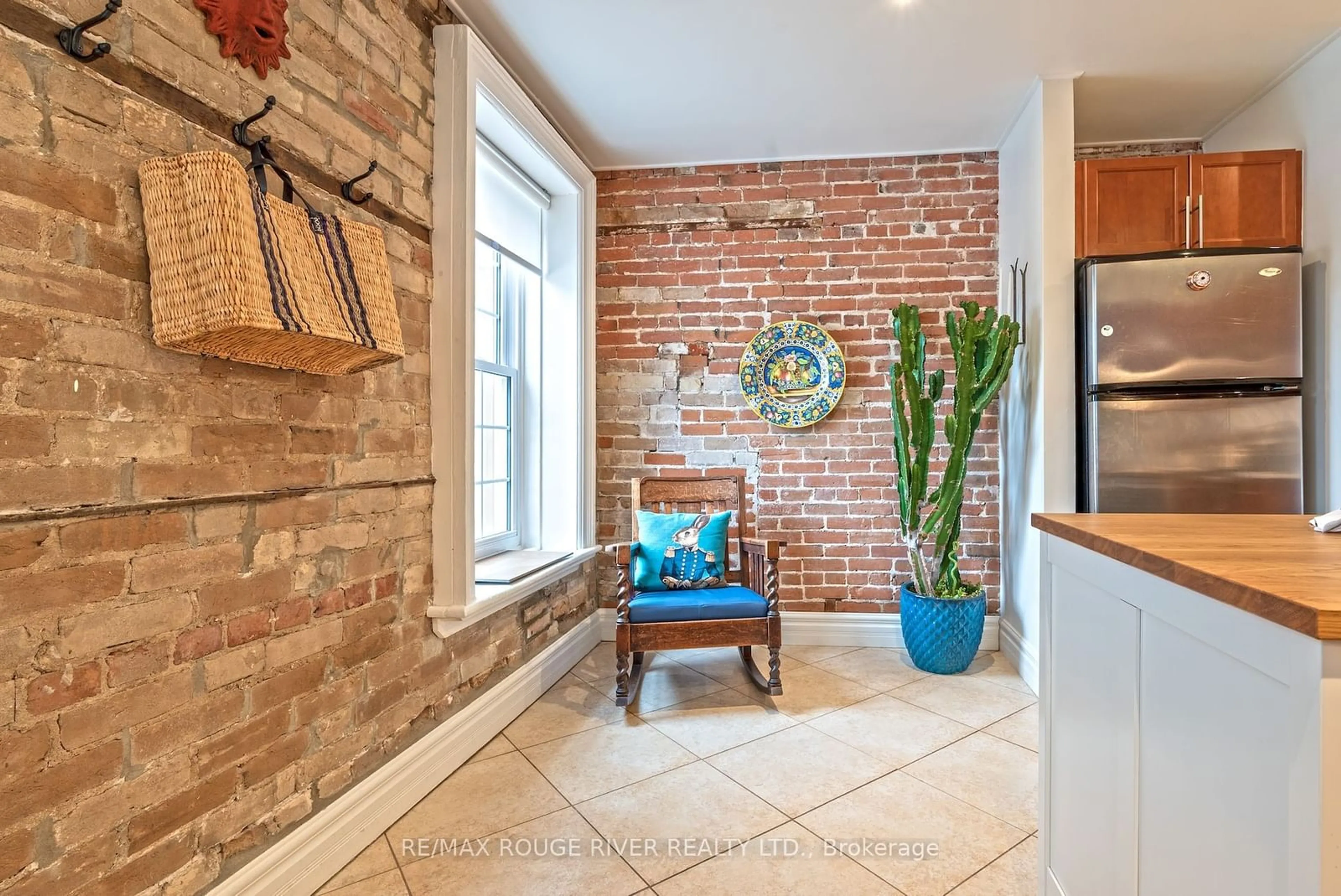 Indoor entryway, wood floors for 79 King St #502, Cobourg Ontario K9A 2M4