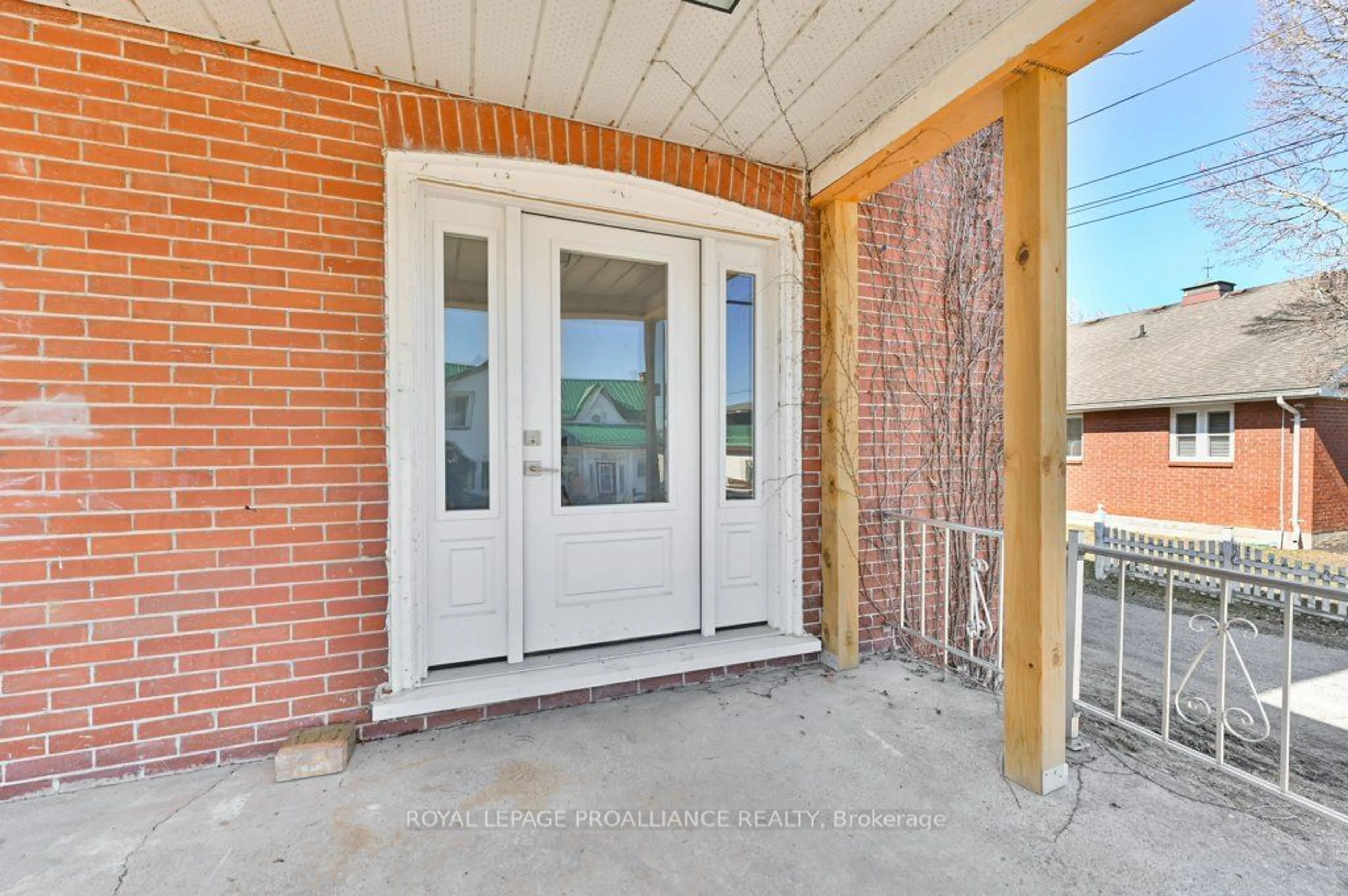 Indoor entryway, wood floors for 50 South Trent St, Quinte West Ontario K0K 2C0