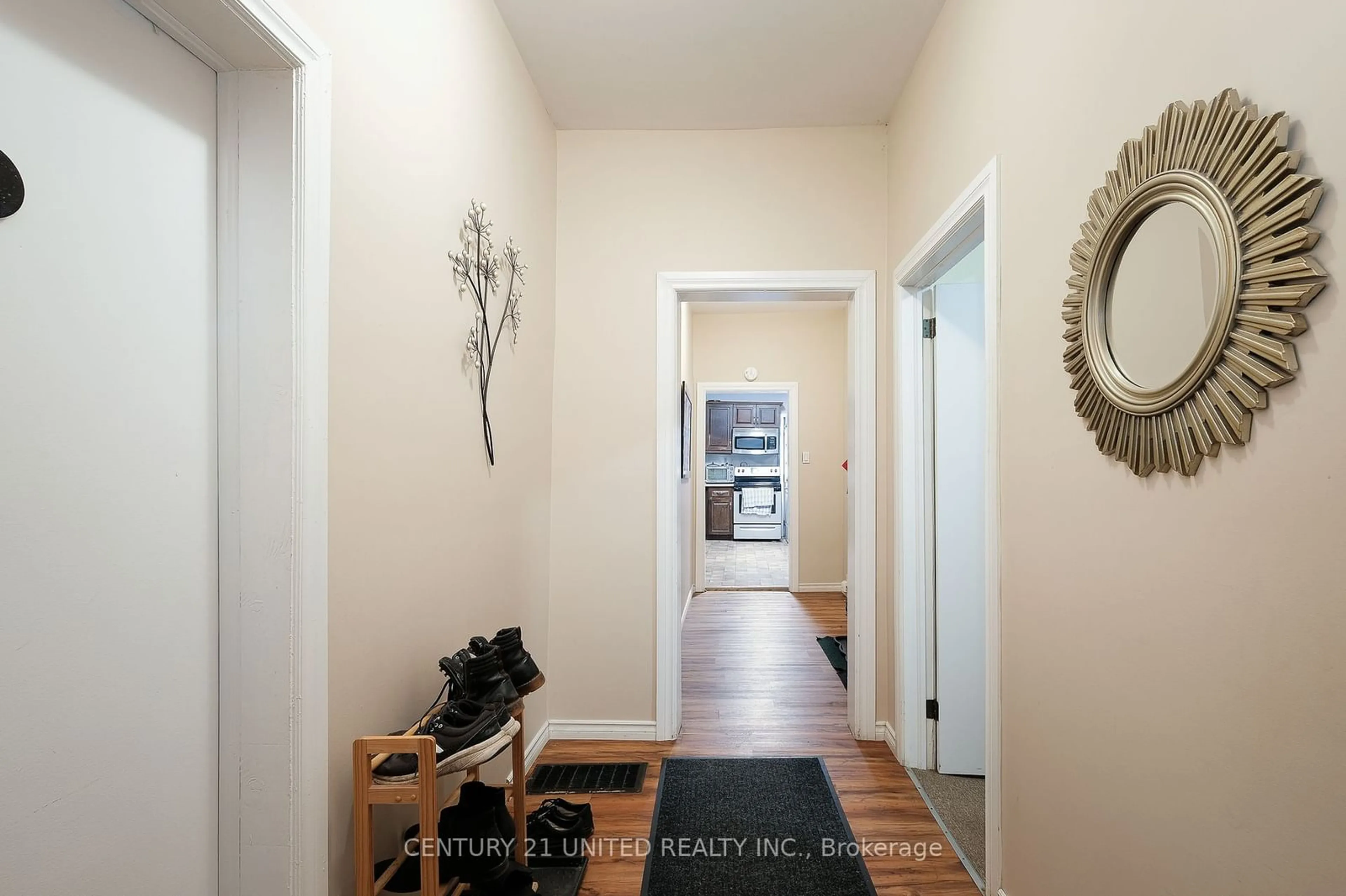 Indoor entryway, wood floors for 593 Harvey St, Peterborough Ontario K9H 3L1