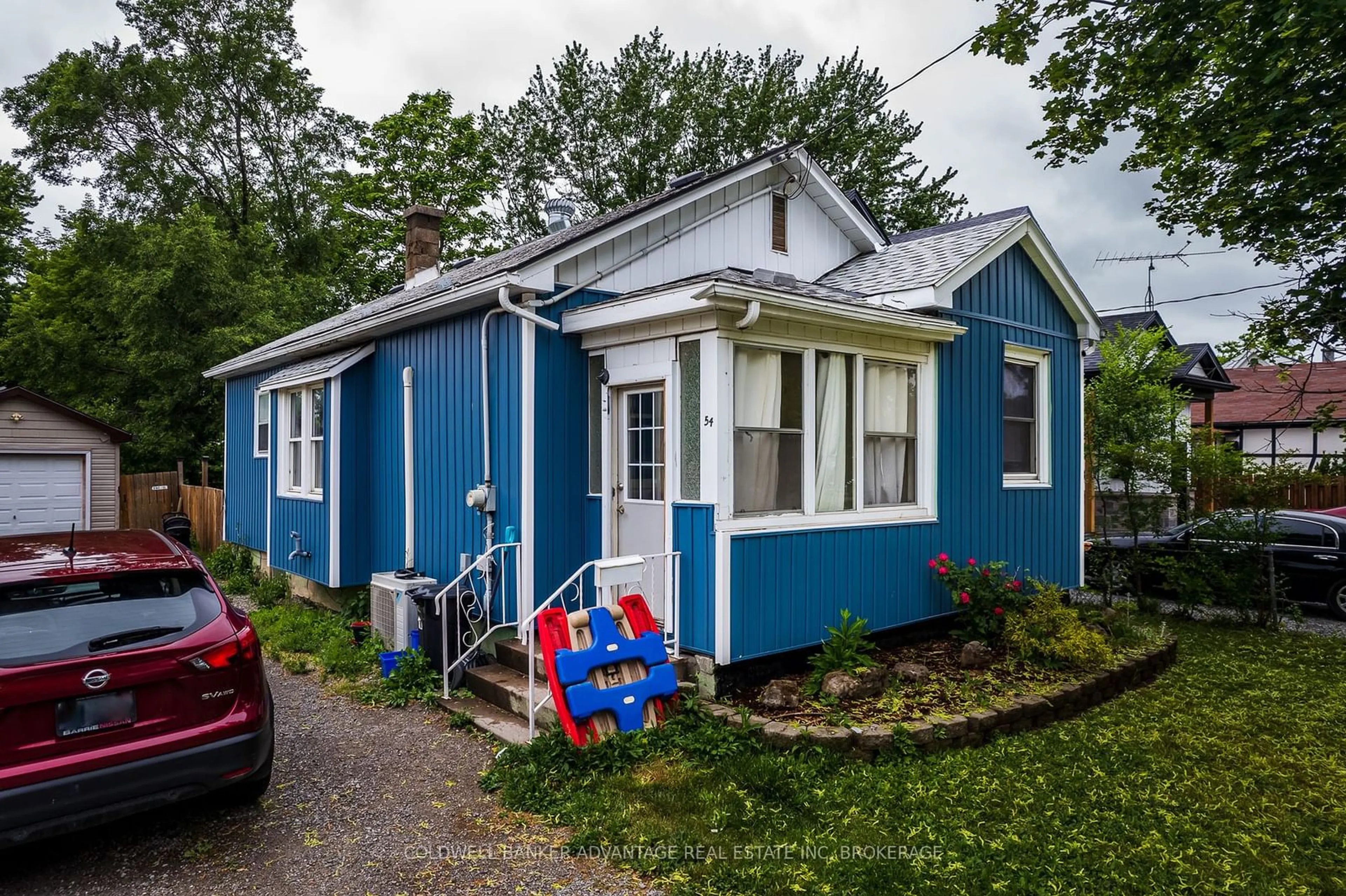 Frontside or backside of a home, cottage for 54 Lloyd St, St. Catharines Ontario L2S 2N9