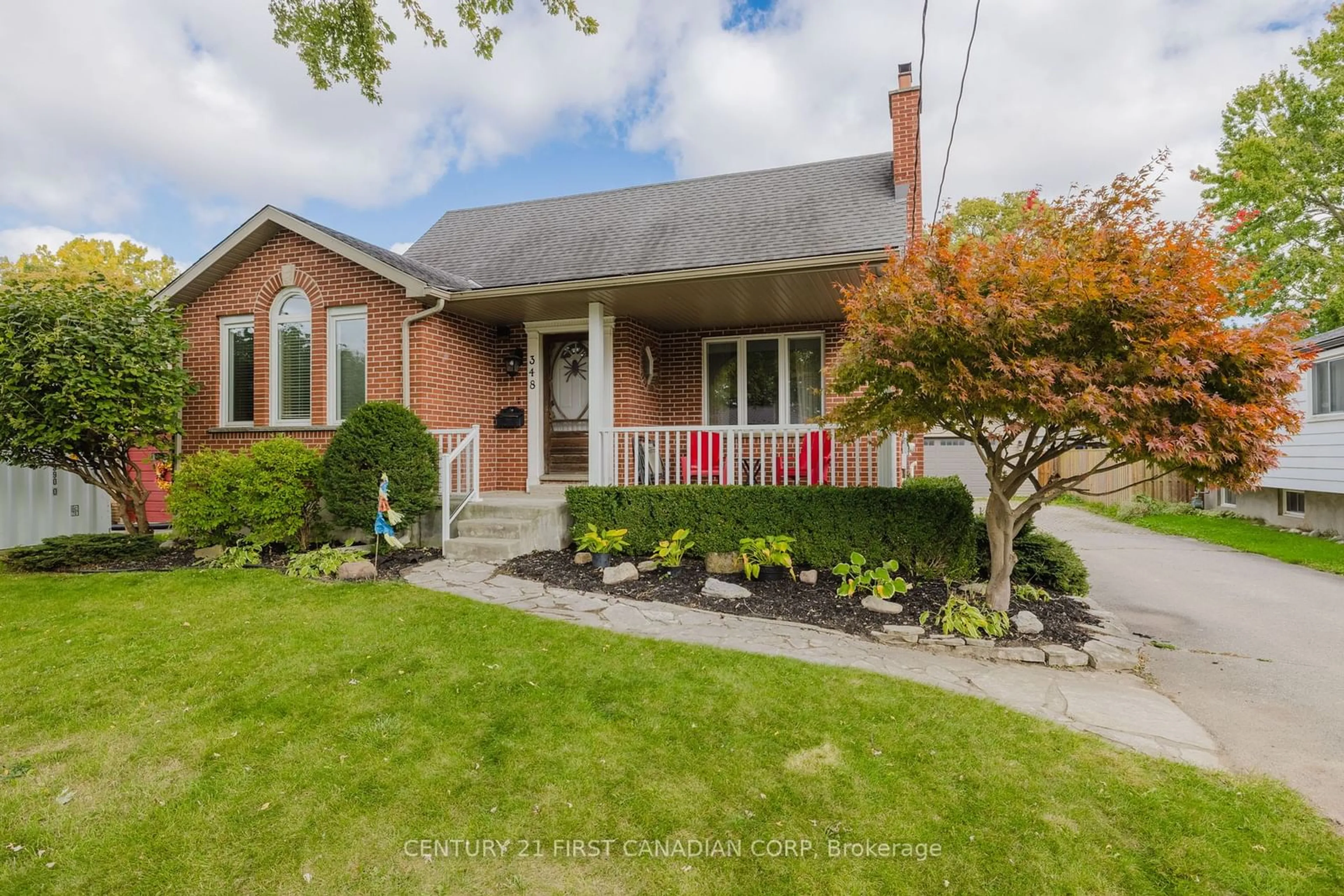 Frontside or backside of a home, cottage for 348 Kenmore Pl, London Ontario N5Y 1V2