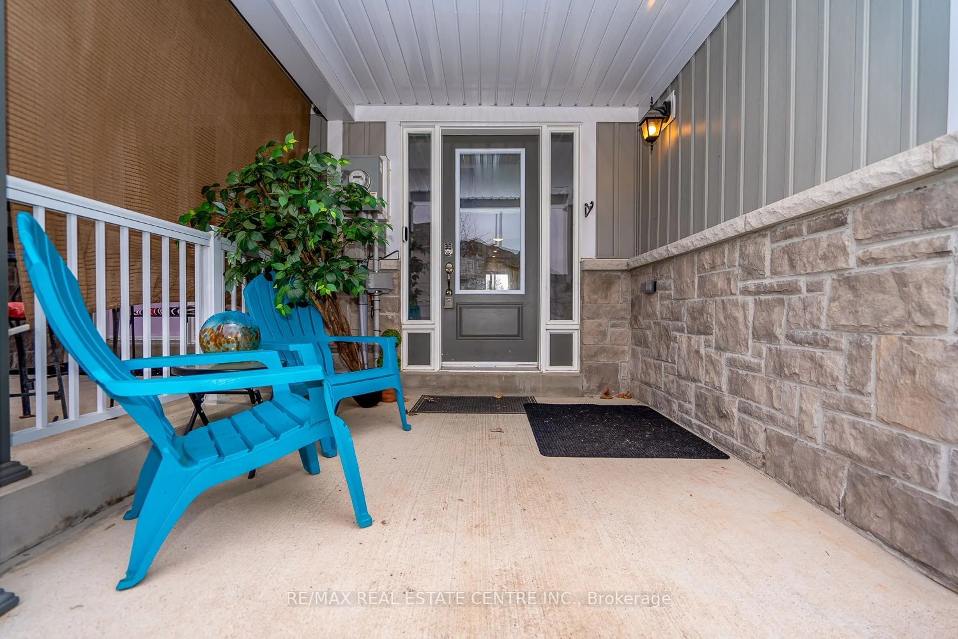 Indoor entryway, wood floors for 734 Cook Cres, Shelburne Ontario L9V 3V2