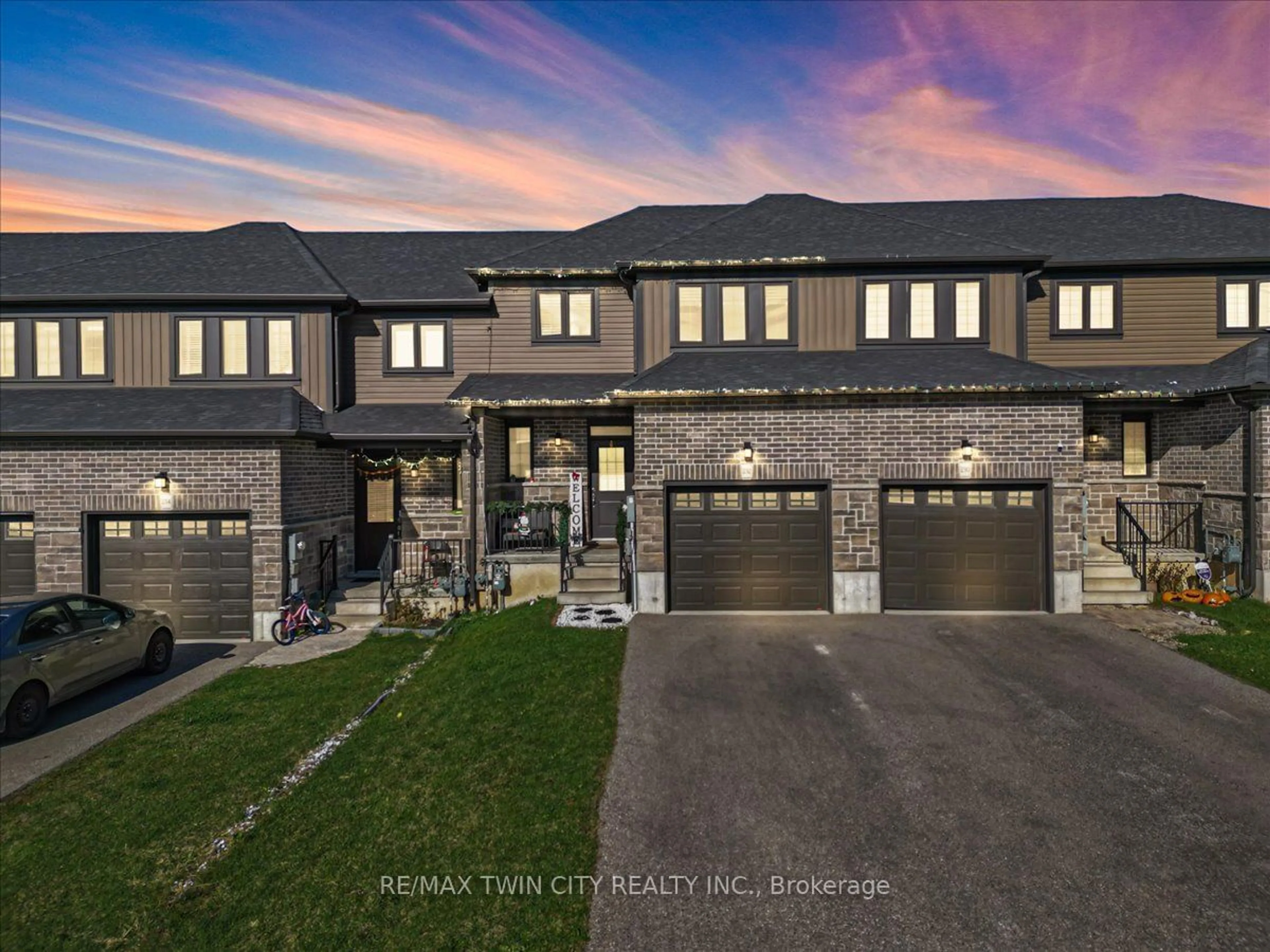 Home with brick exterior material for 232 Links Cres, Woodstock Ontario N4T 0M1