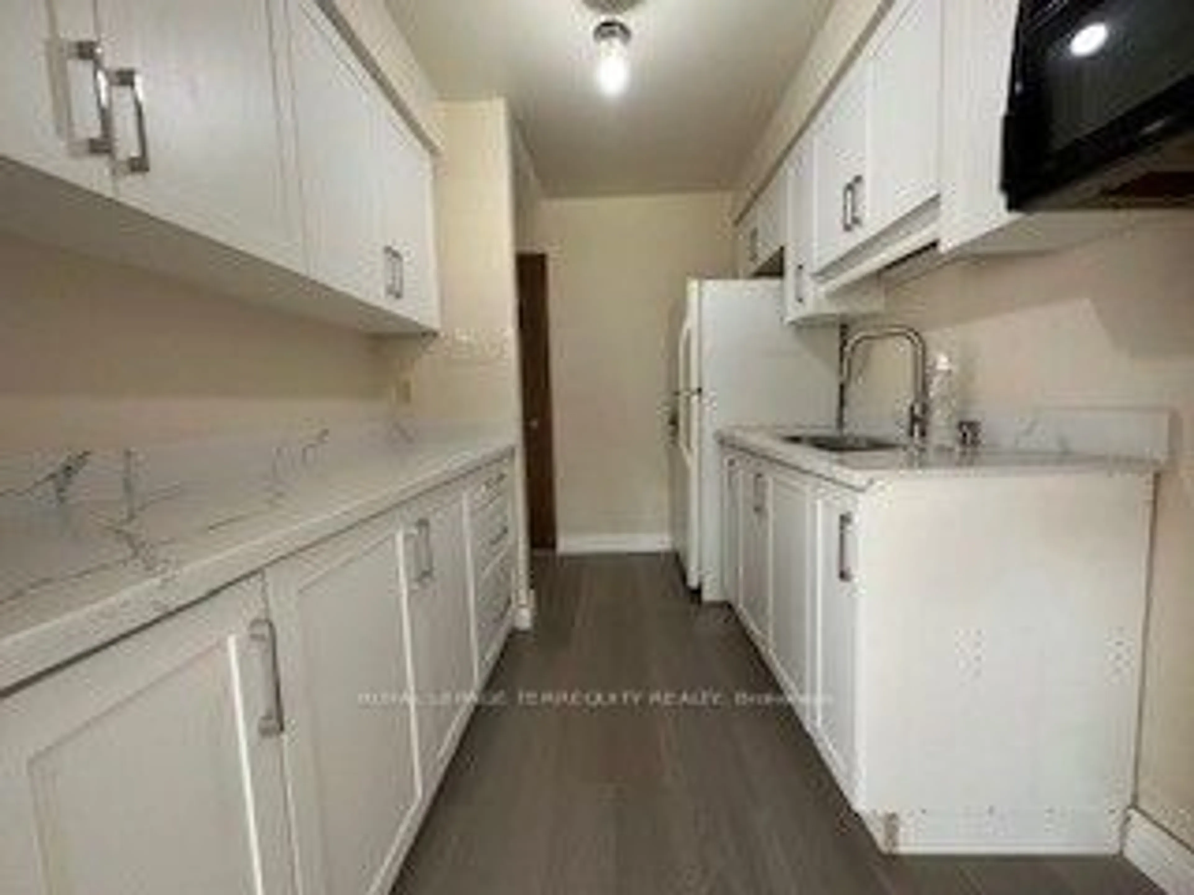 Standard kitchen, wood floors for 4417 Consiglia Crt #23, Lincoln Ontario L0R 1B5