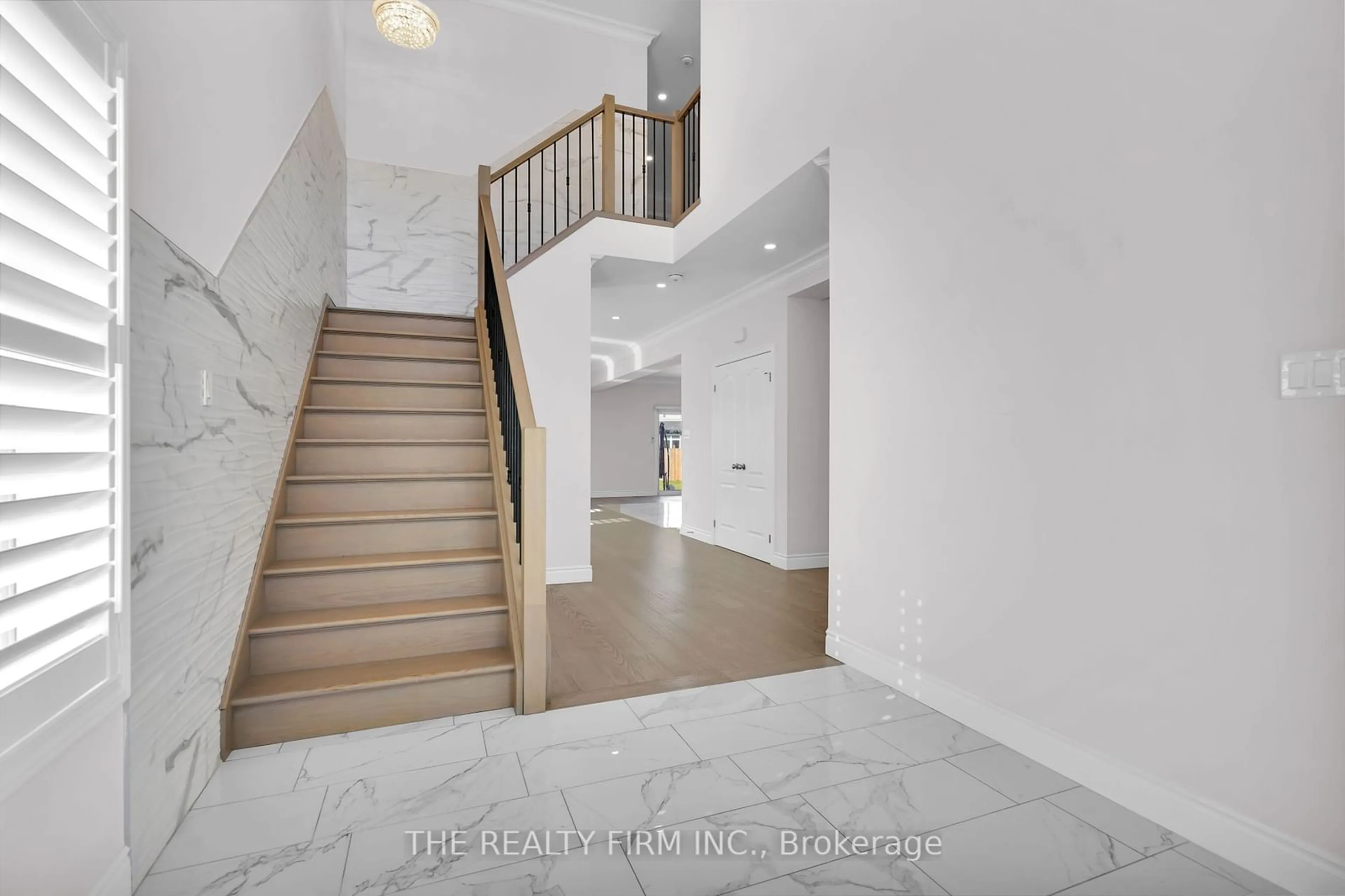 Indoor entryway, not visible floor for 2391 Daisy Bend, London Ontario N6M 0G6